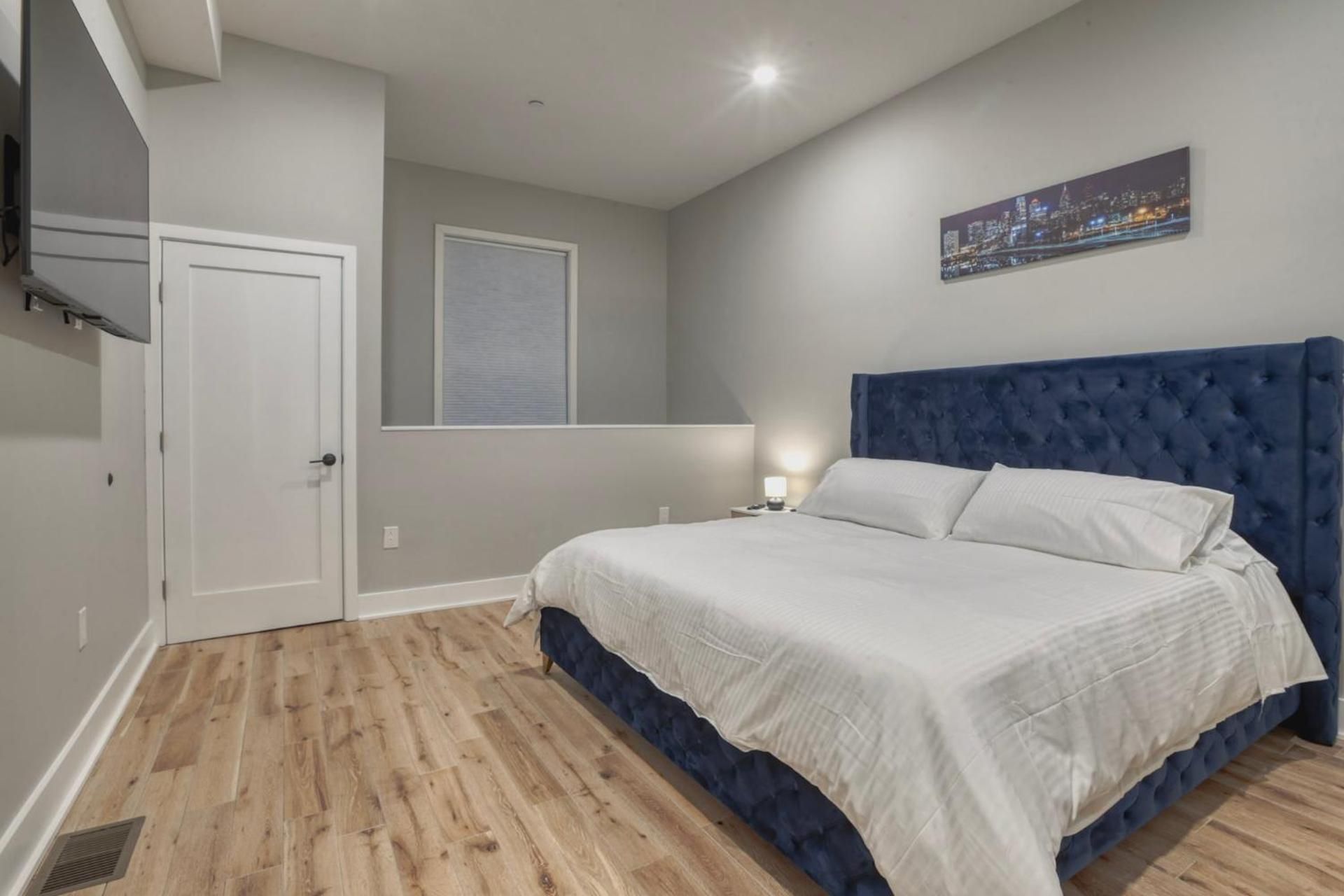 One Sky Loft King Suite