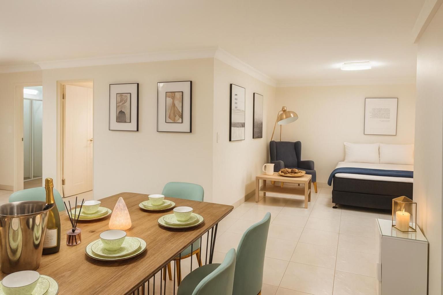 Urban Silver Haven Sleek stay - 1 Min to Station With TV projector Game space and high speed interne