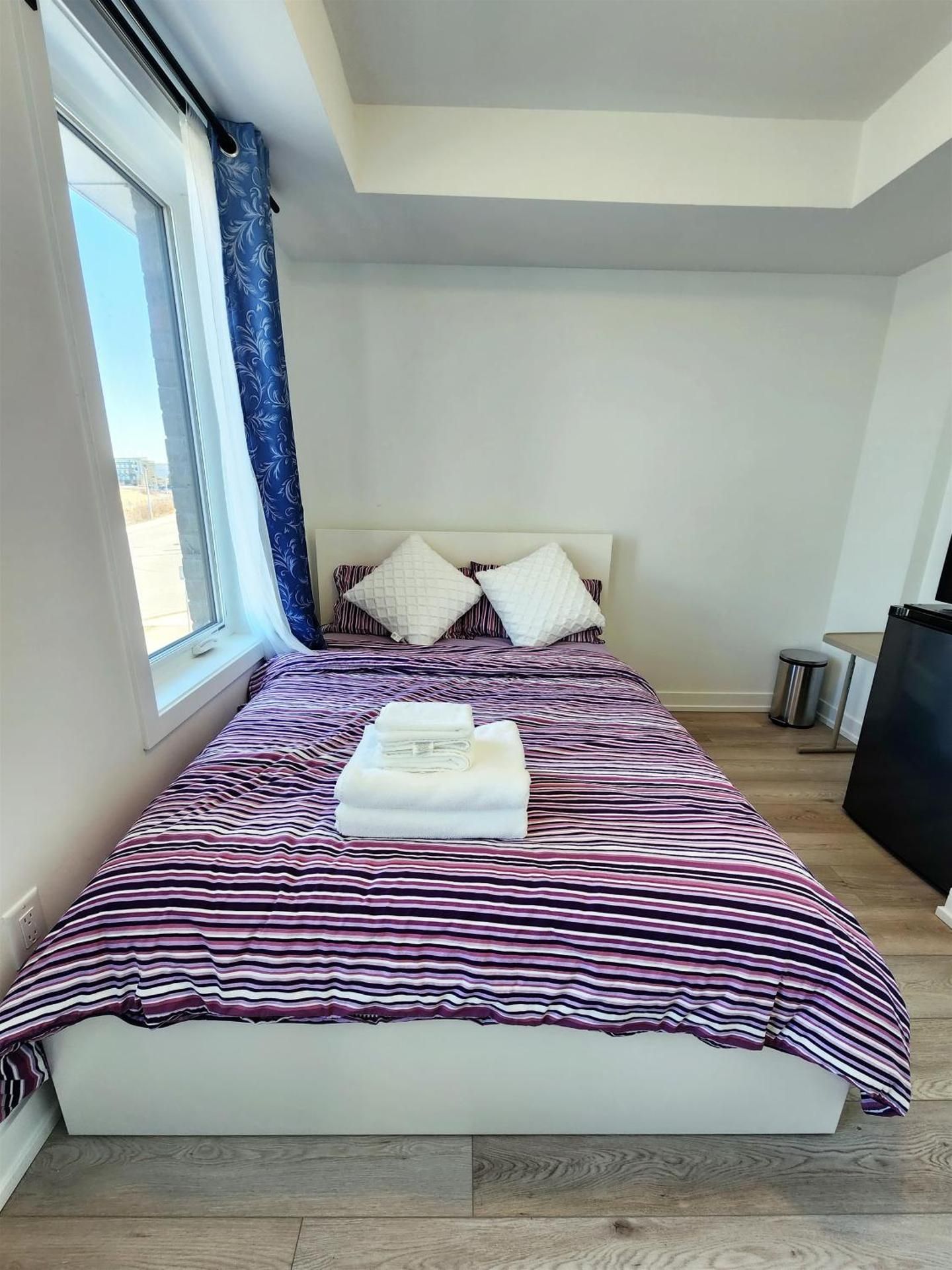King Bed TV Private Ensuite Retreat Bathroom or Economical Double Bed Room Budget Double Room