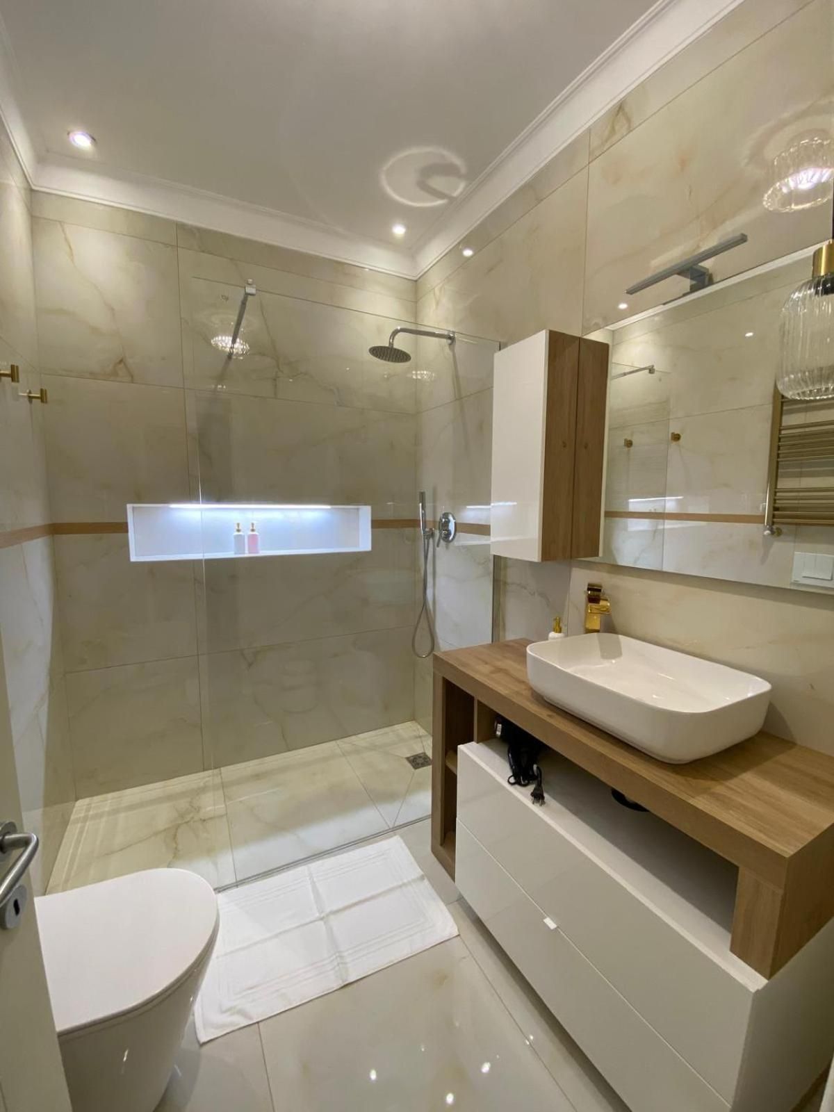 Gaglian's Suites Lake Como Double Room with Private Bathroom 9