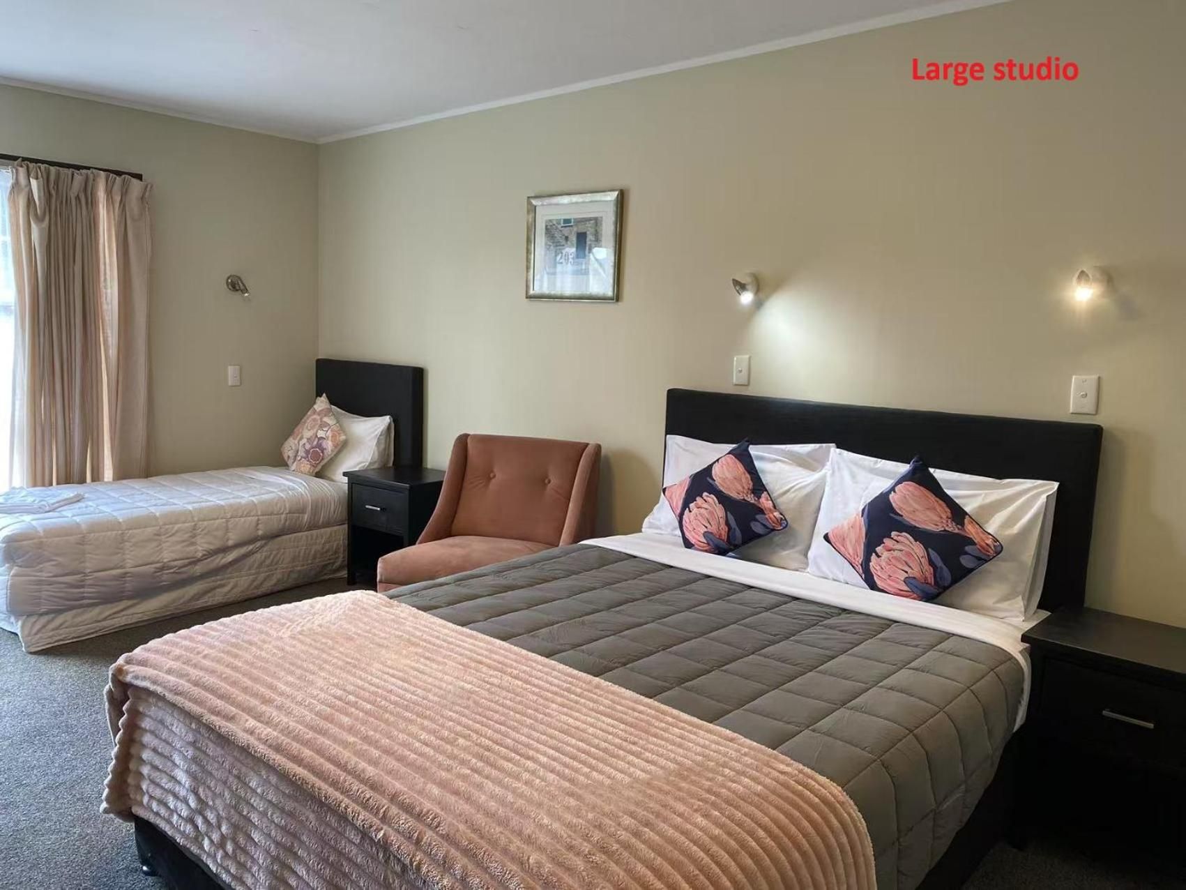 Malones Spa Motel Large Studio with Hot Tub