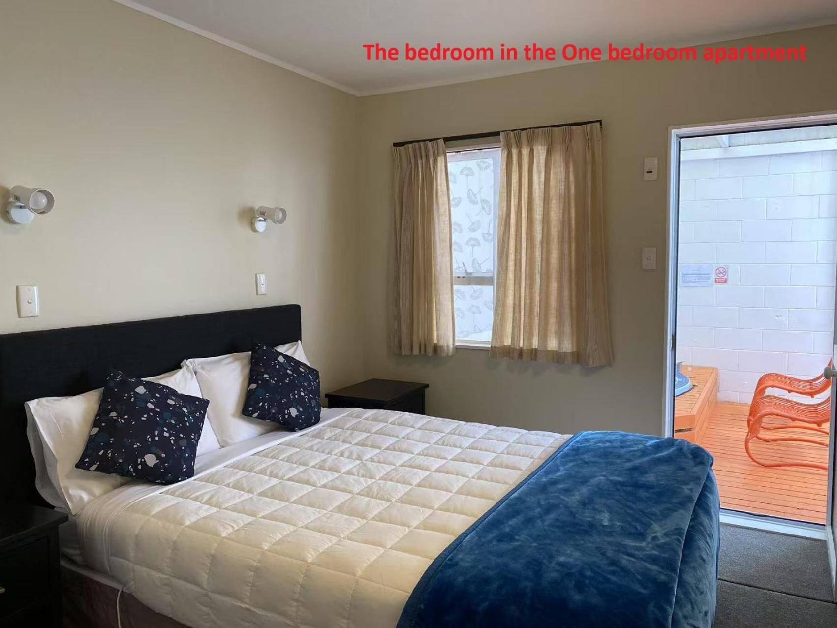 Malones Spa Motel One-Bedroom Apartment with Hot Tub 2