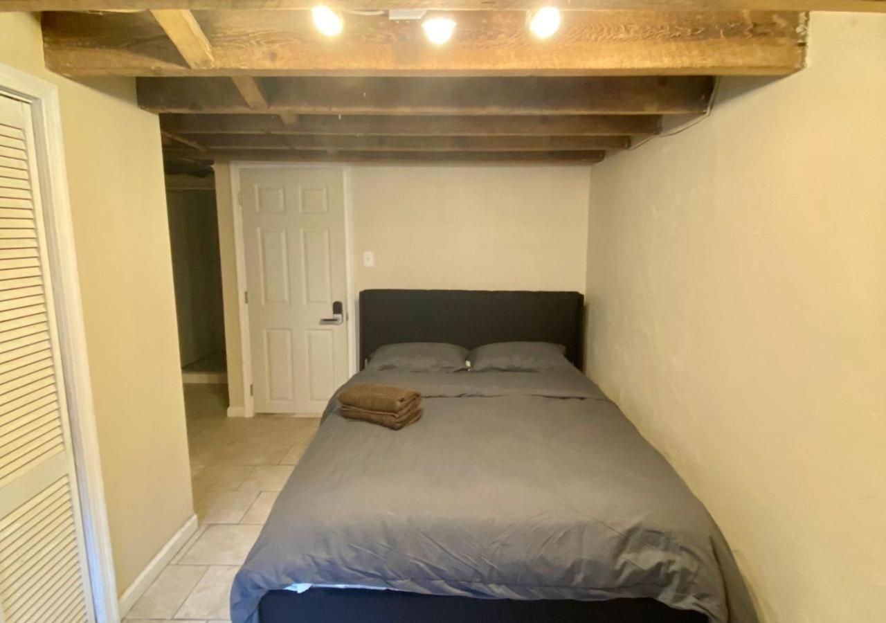 Historic Townhouse Oasis with En-suite Bathroom Budget Double Room