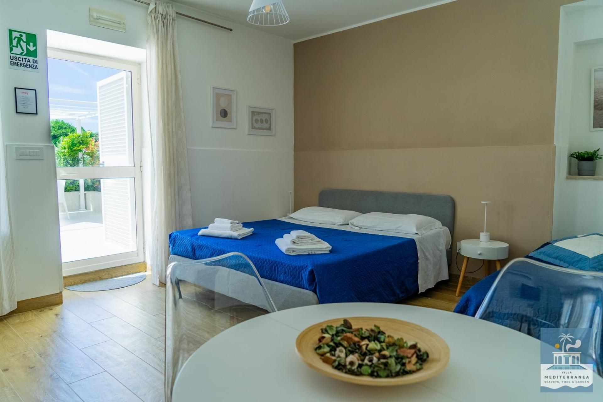 Villa Mediterranea Apartments - Seaview, Pool & Garden Studio