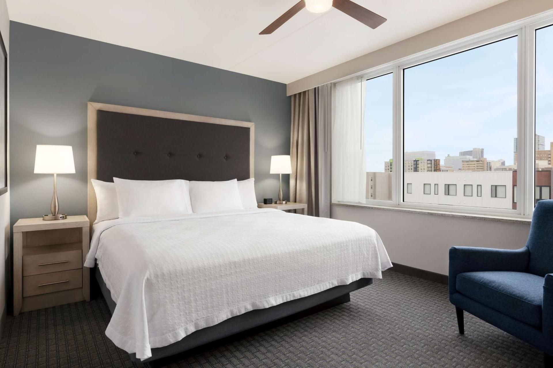 1 Kng Mobility/Hearing Access Ri Shwr Ste Nsmk