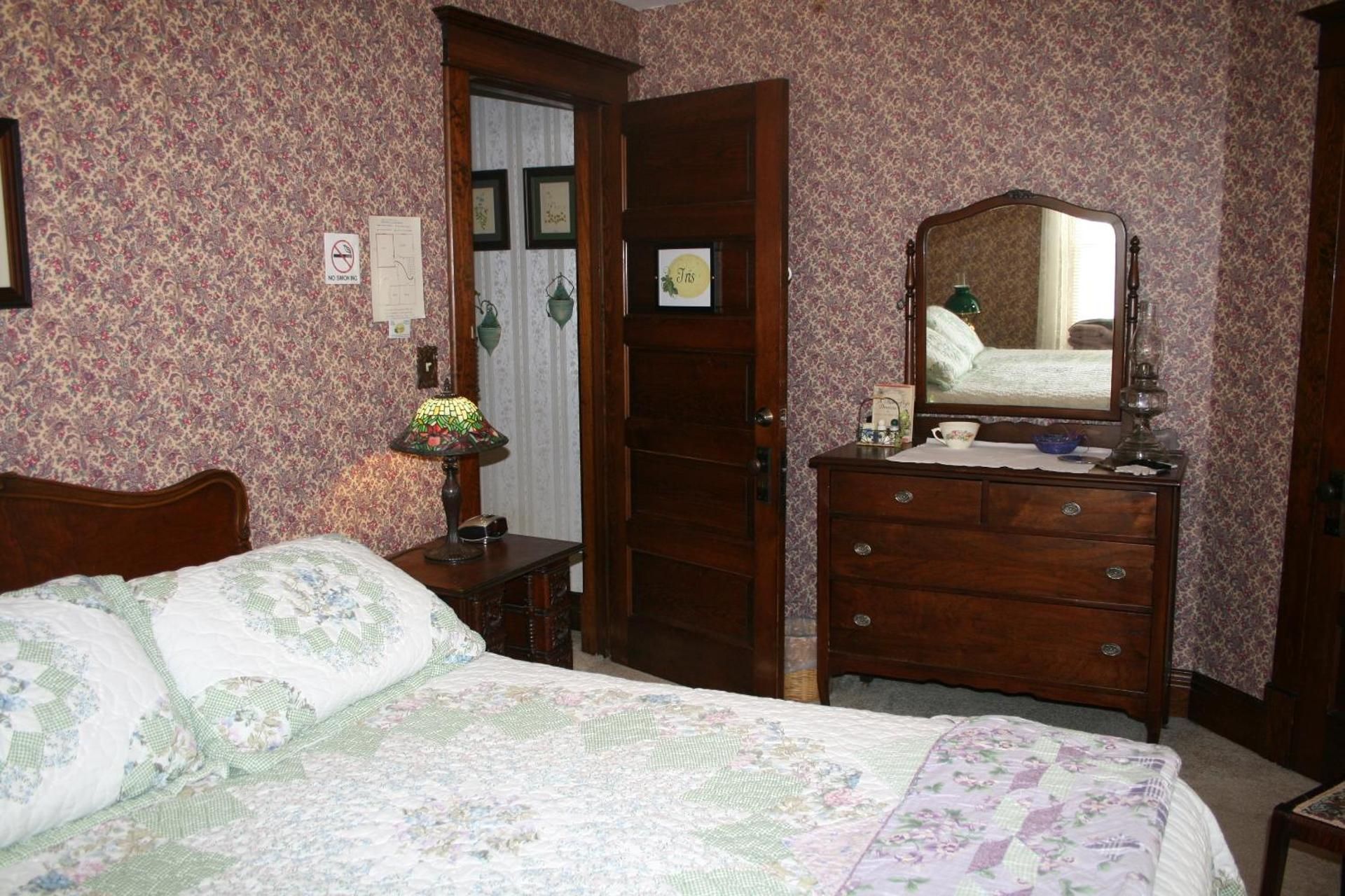 Serendipity Bed and Breakfast Standard Queen Room