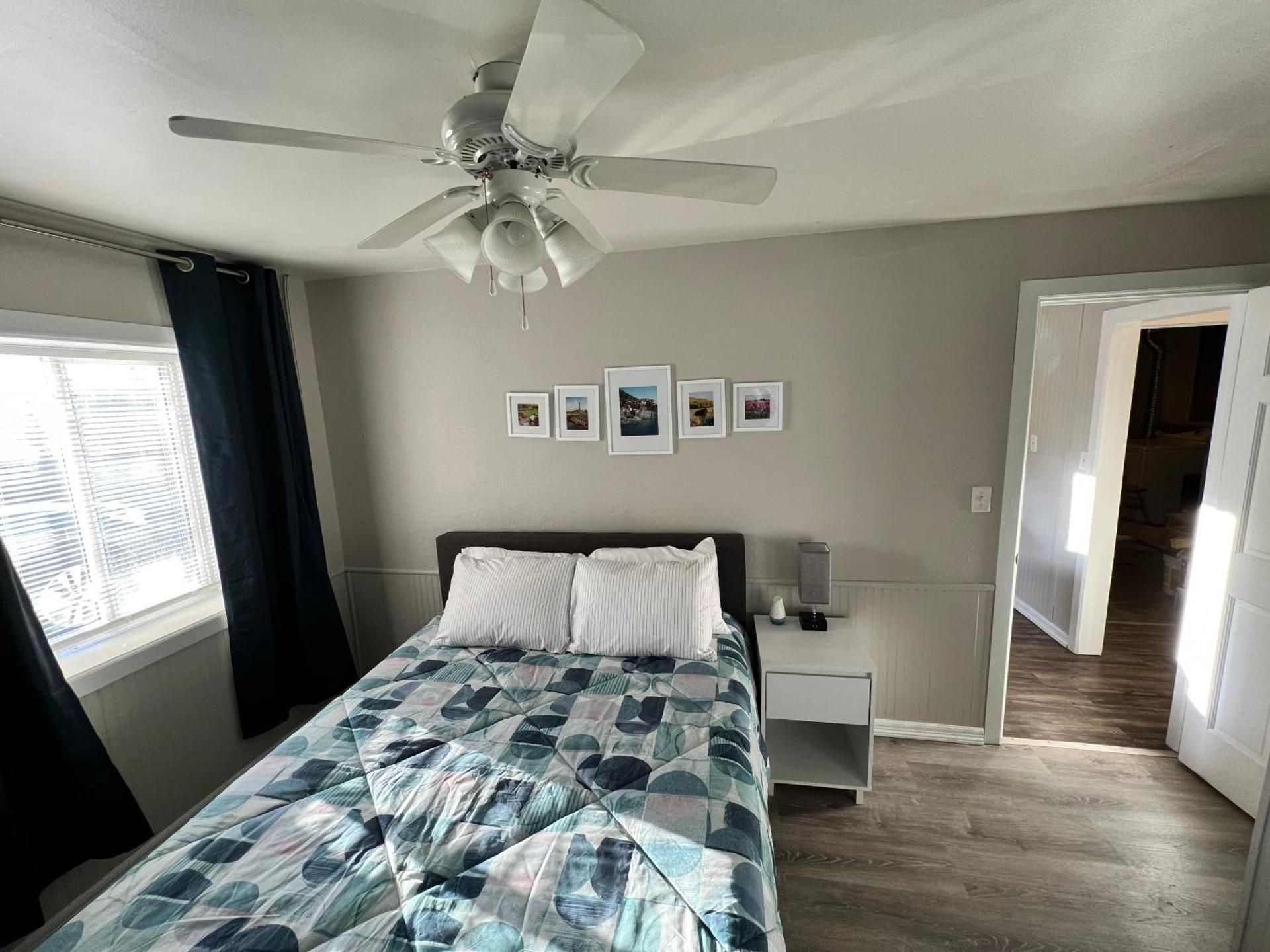 Burrel Avenue Apartments One-Bedroom Standard Apartment