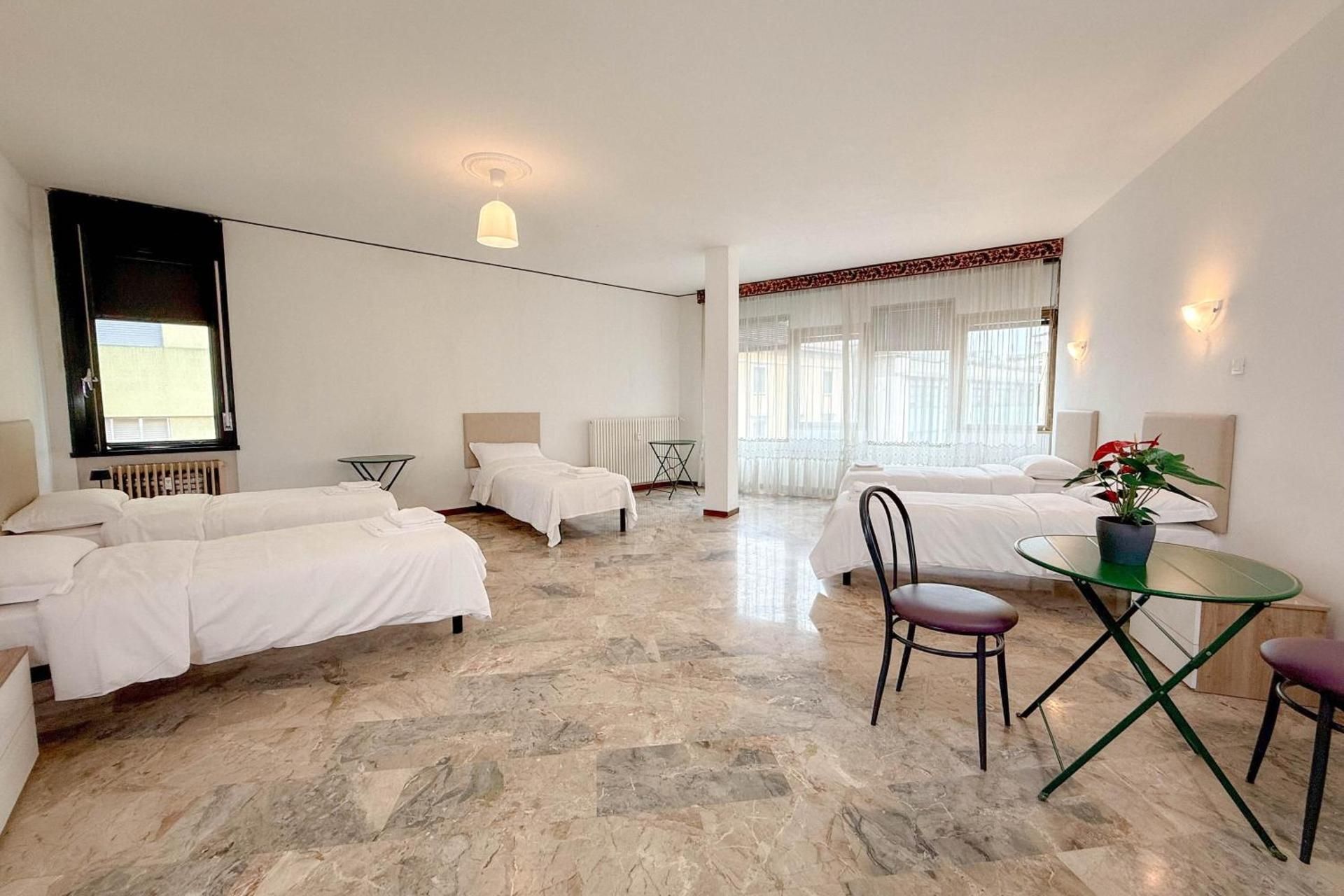 Residence Foscolo Family Room with Shared Bathroom 2