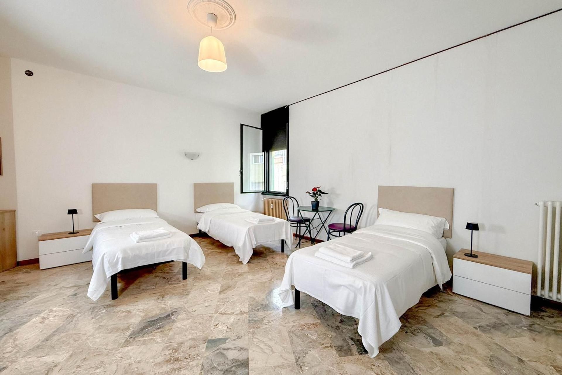 Residence Foscolo Family Room with Shared Bathroom