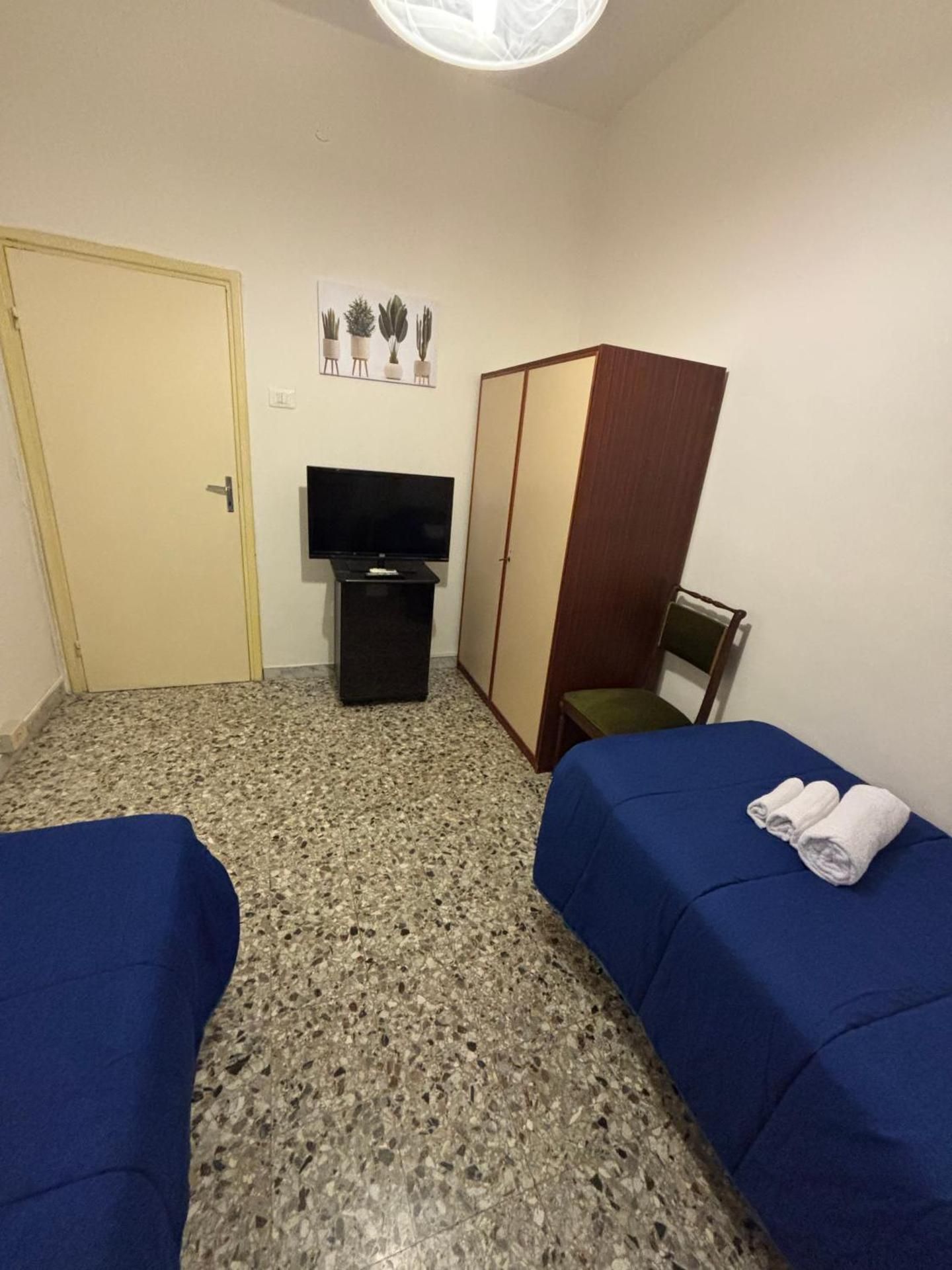 Cleo Calla Twin Room 8