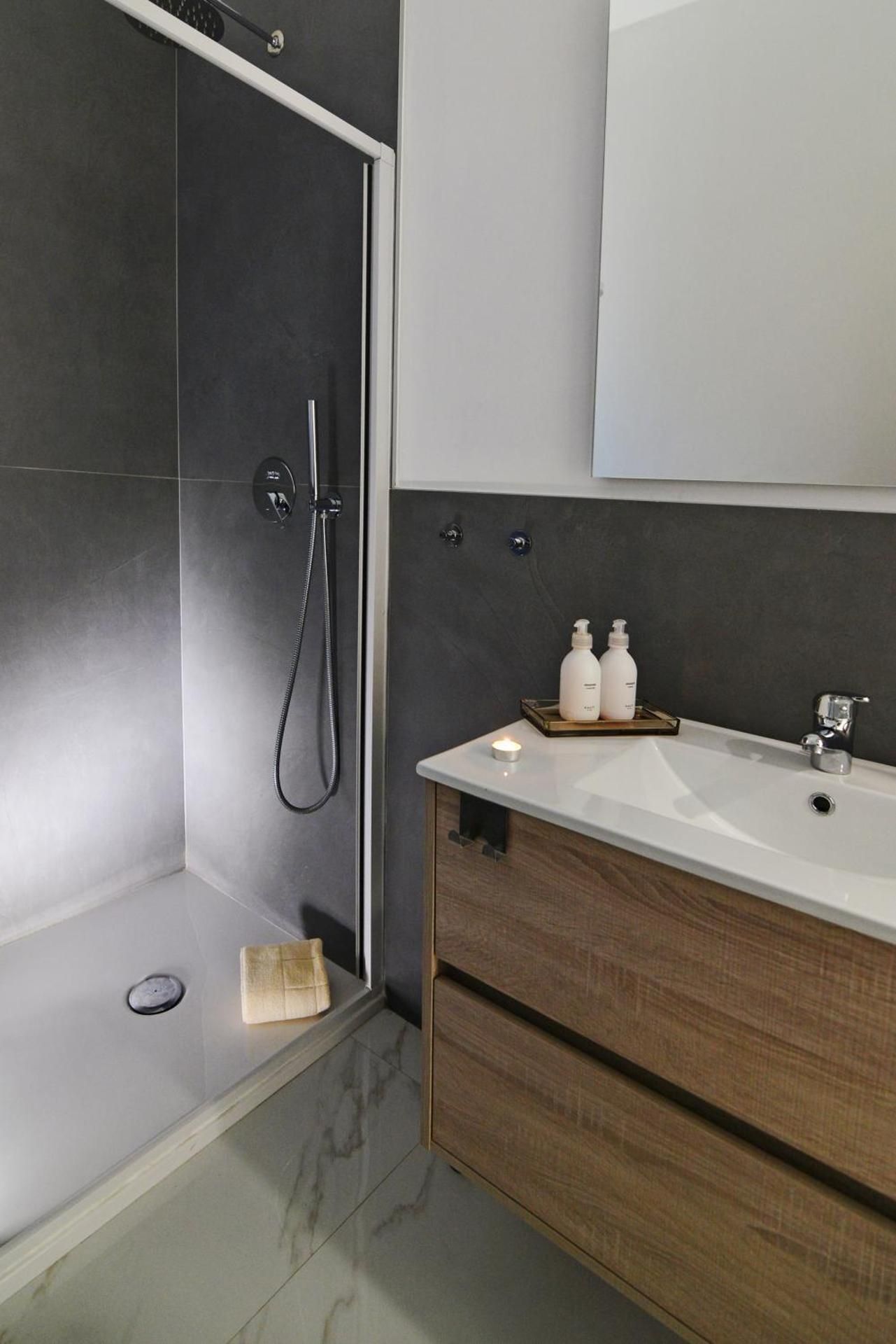 Central Apartment Vacation Home 5