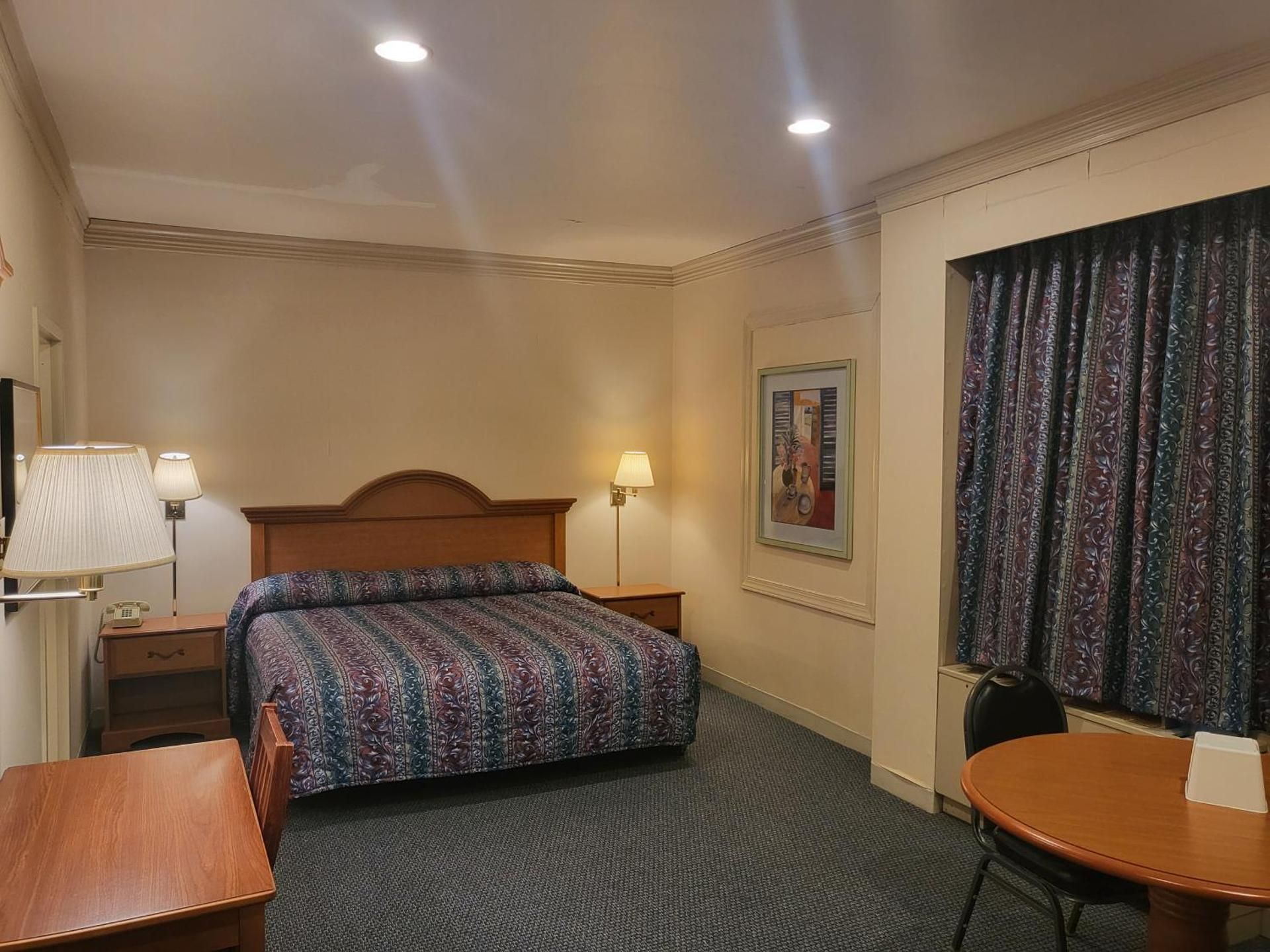 Roosevelt Inn King Room