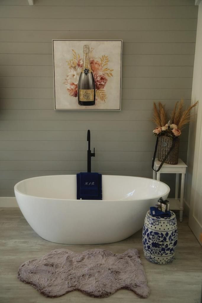 Hamptons In Rye Blue Cottage 3 Mins from Hot Springs! Superior Queen Room 3