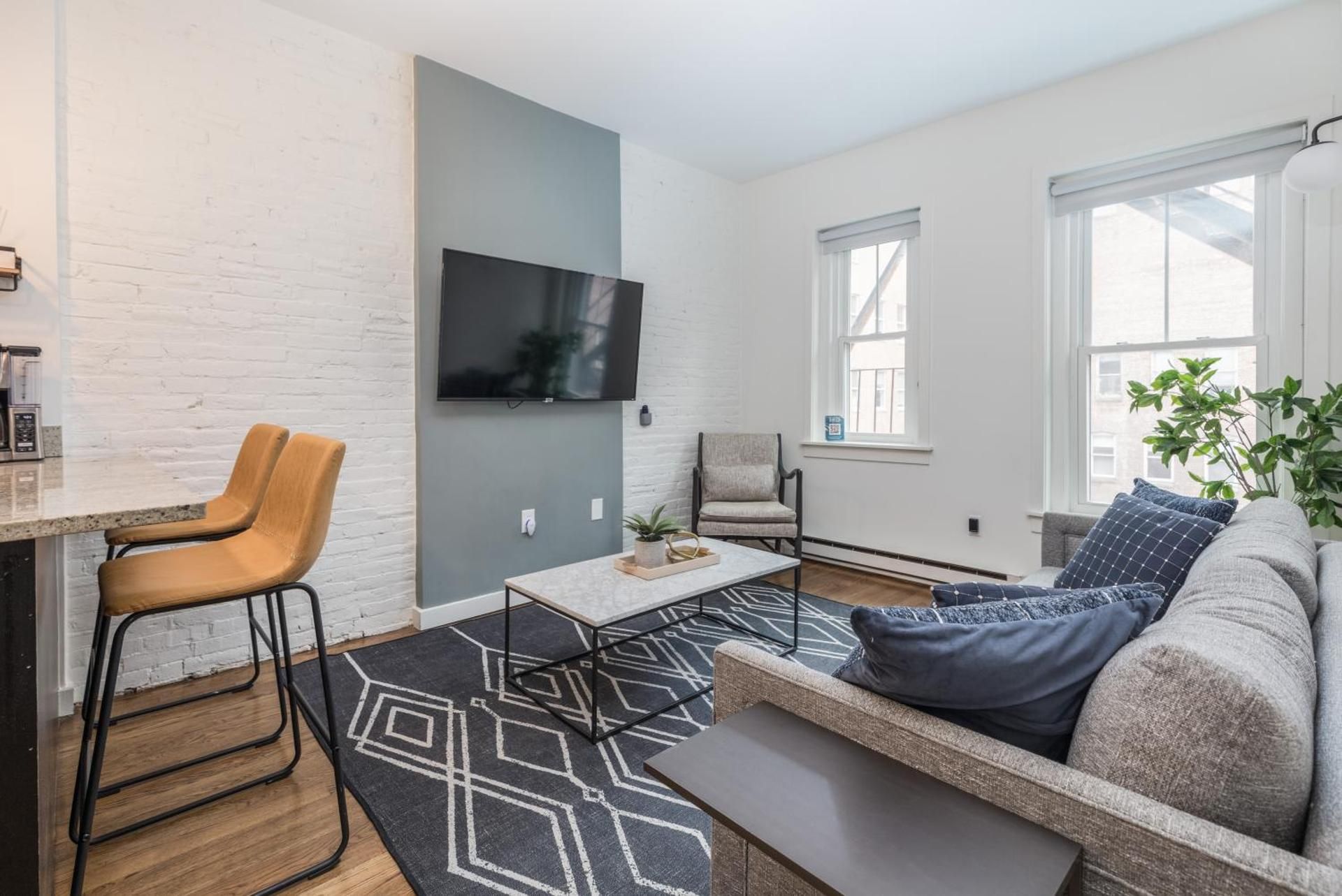 304 Newbury Street by Thatch Superior One-Bedroom Apartment (4) 2