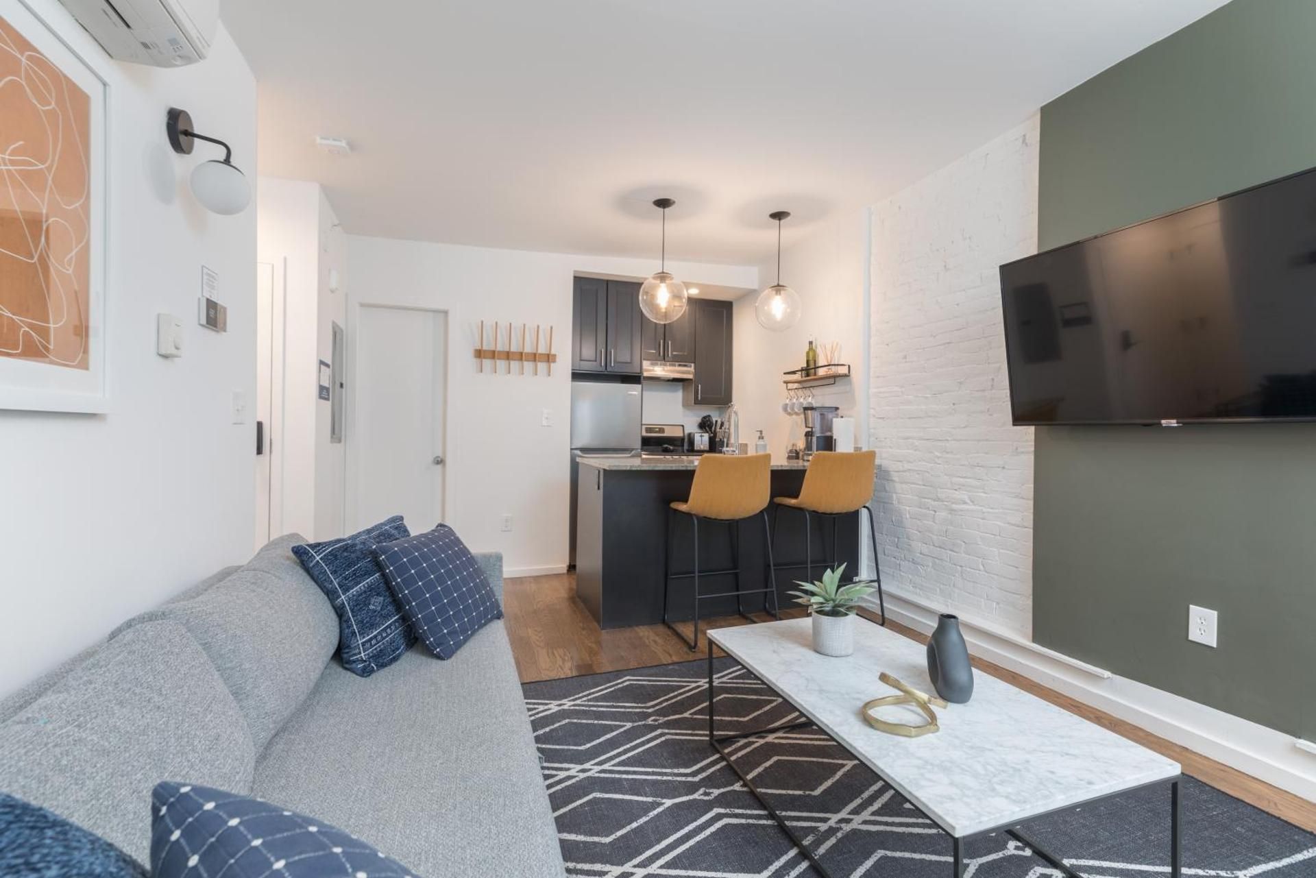 304 Newbury Street by Thatch Superior One-Bedroom Apartment (6) 3