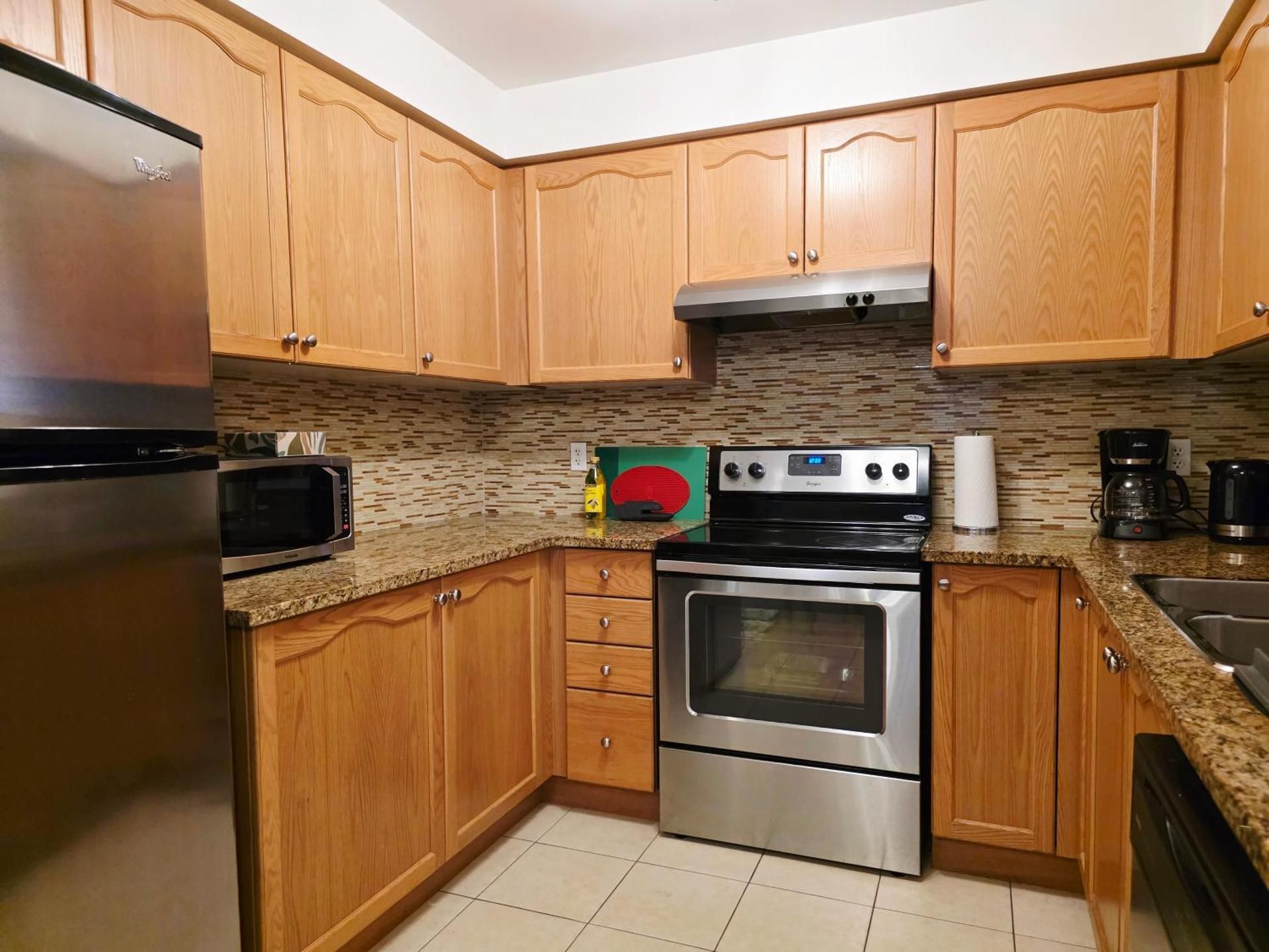 Semi-Private Townhouse - 3 Bedrooms - 4 beds - Free Parking, Wifi, Netflix