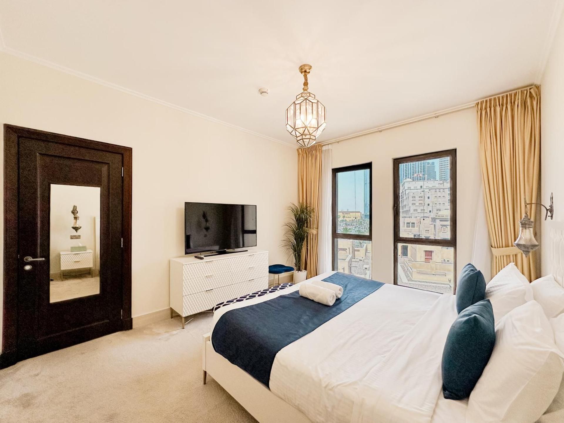Traditional Apt in Downtown Dubai w/ Burj Khalifa View