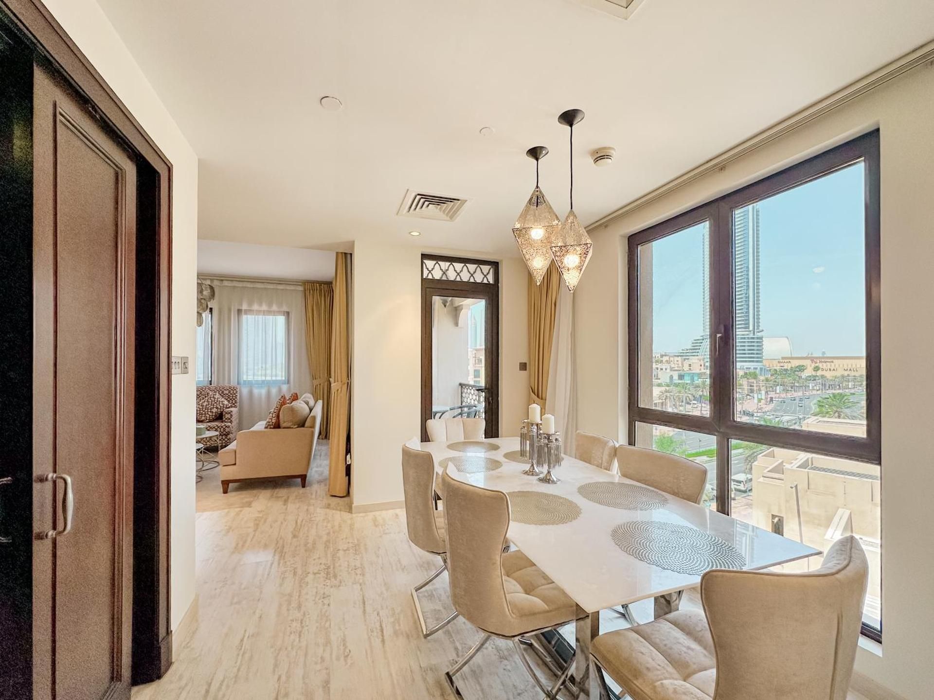 Traditional Apt in Downtown Dubai w/ Burj Khalifa View