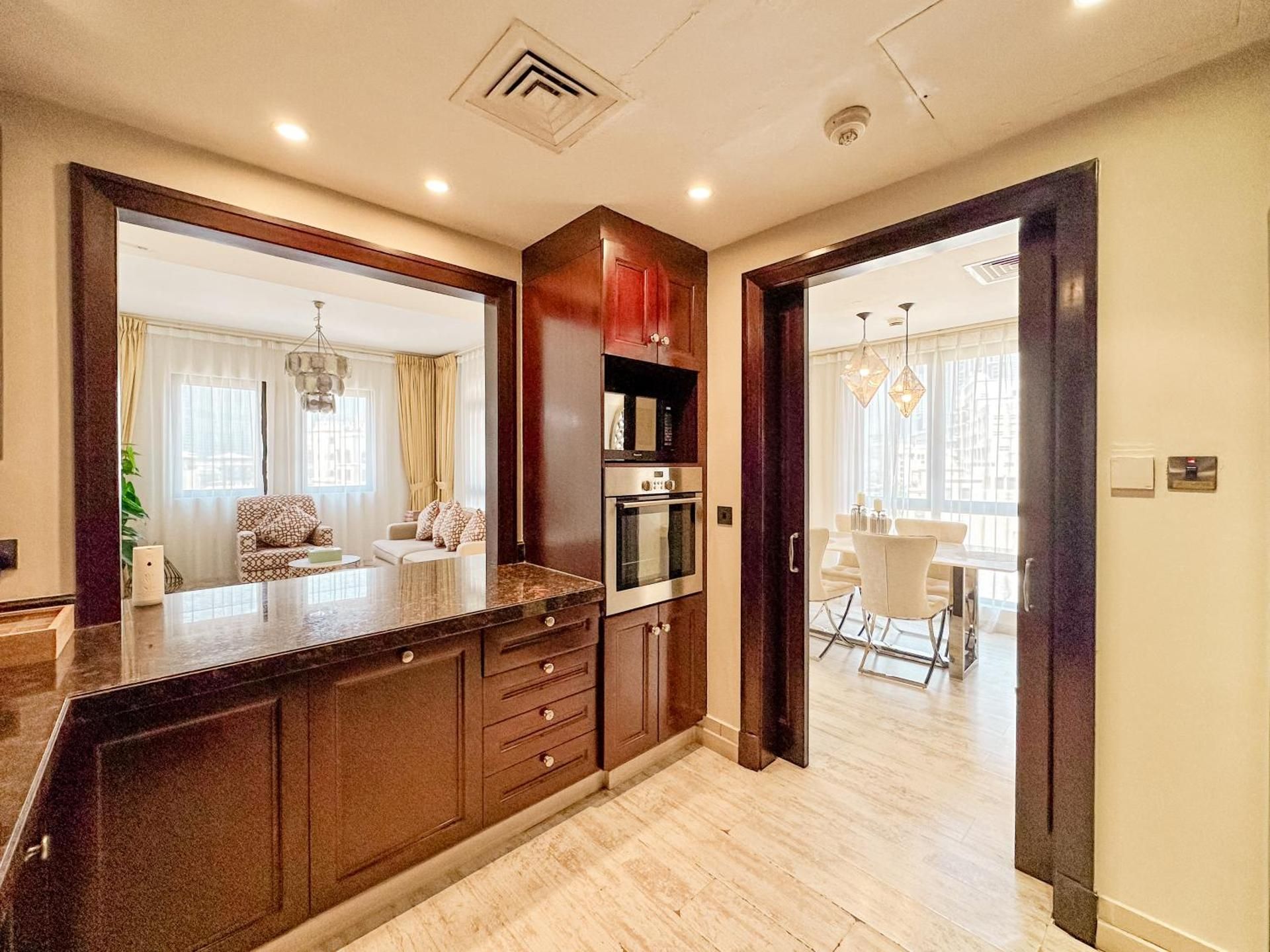 Traditional Apt in Downtown Dubai w/ Burj Khalifa View