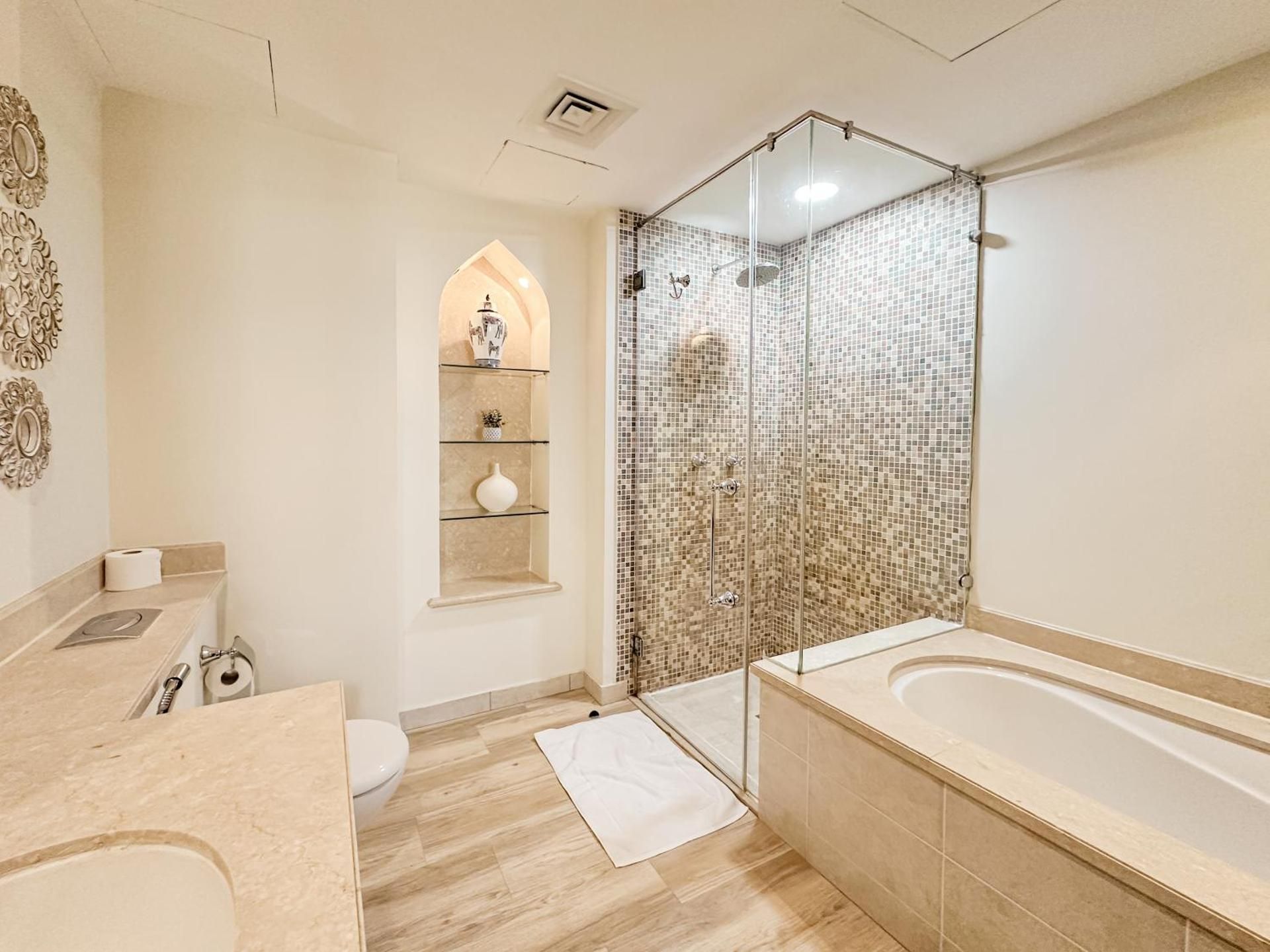 Traditional Apt in Downtown Dubai w/ Burj Khalifa View