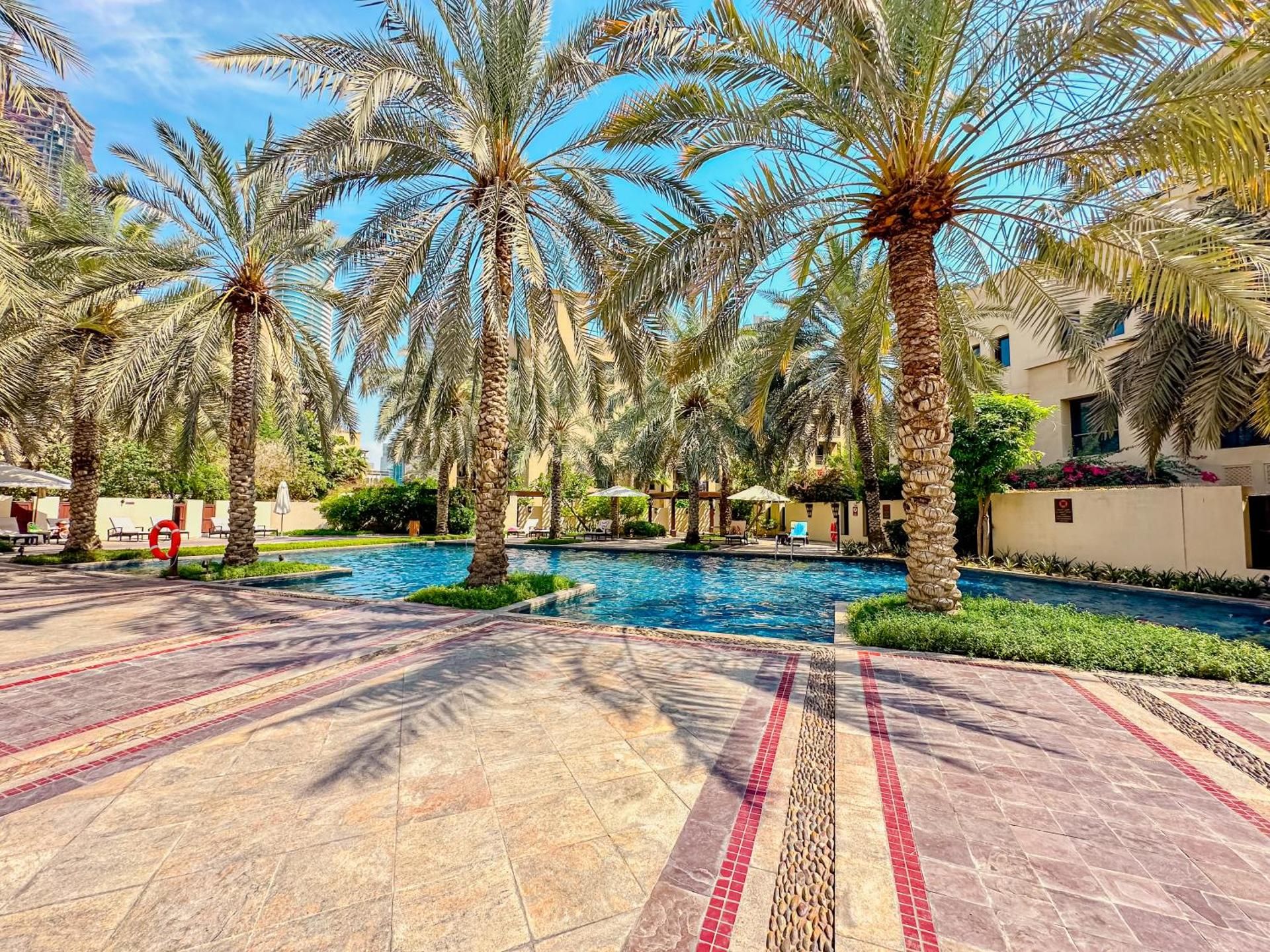 Traditional Apt in Downtown Dubai w/ Burj Khalifa View