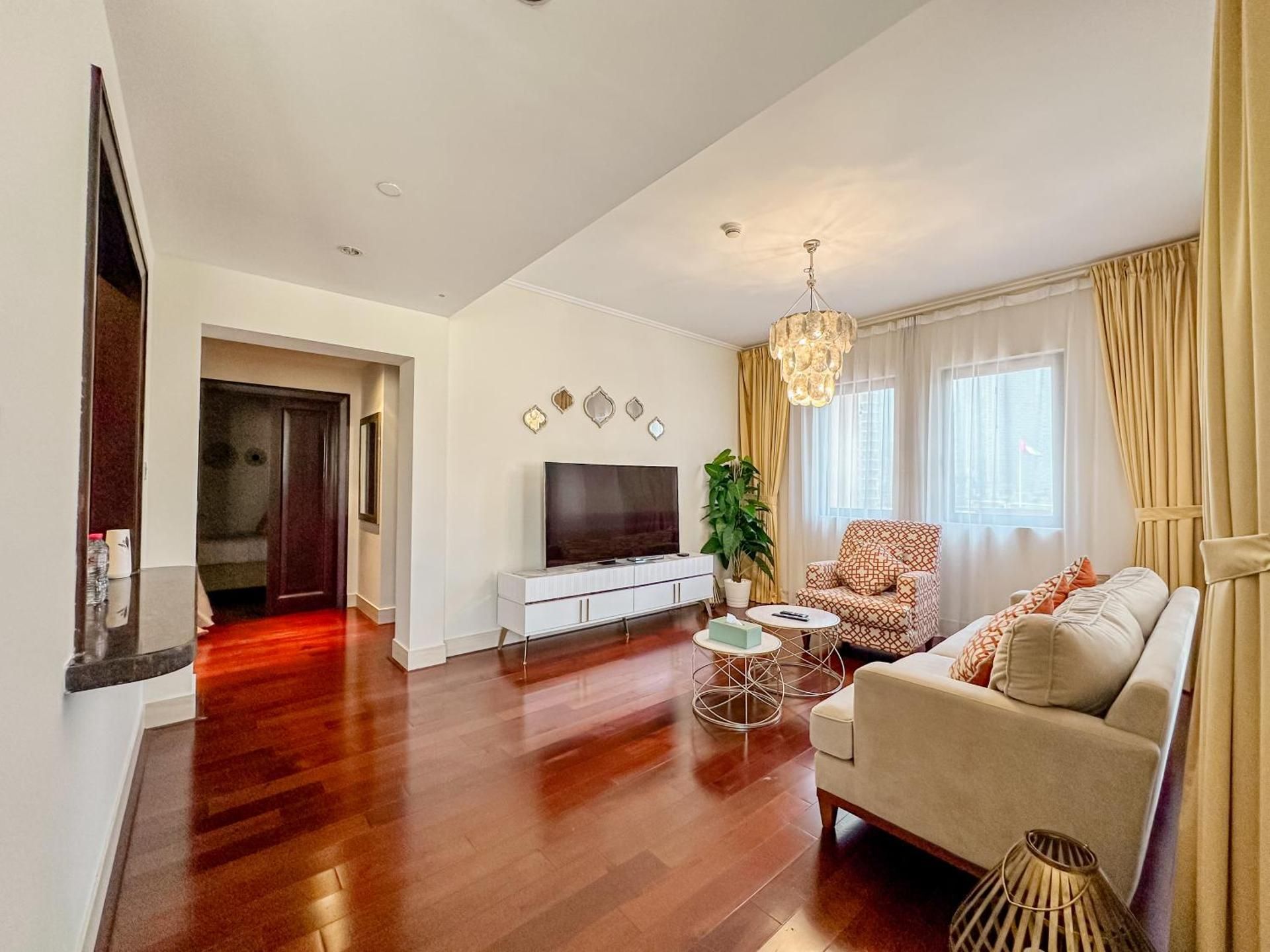 Traditional Apt in Downtown Dubai w/ Burj Khalifa View