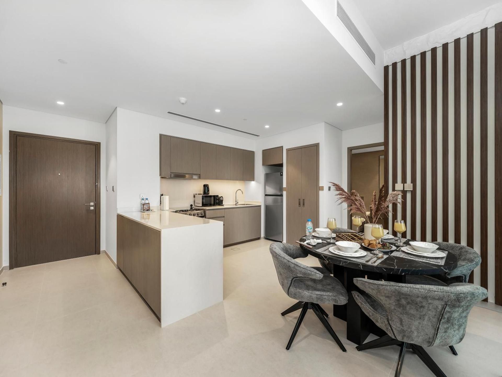 SmartStay at Grande Signature - Downtown Dubai City Views - Brand New Luxury Apartments