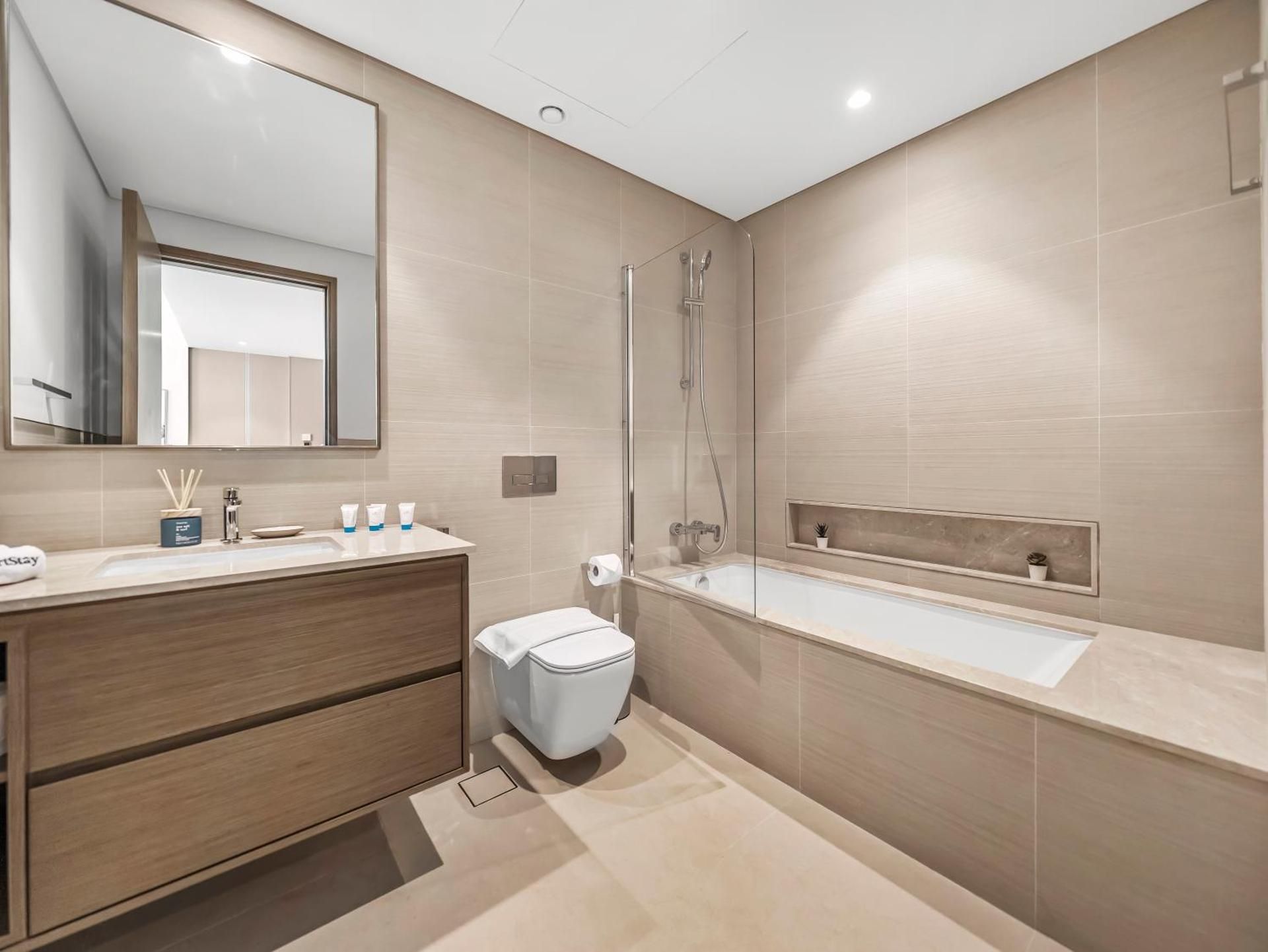 SmartStay at Grande Signature - Downtown Dubai City Views - Brand New Luxury Apartments