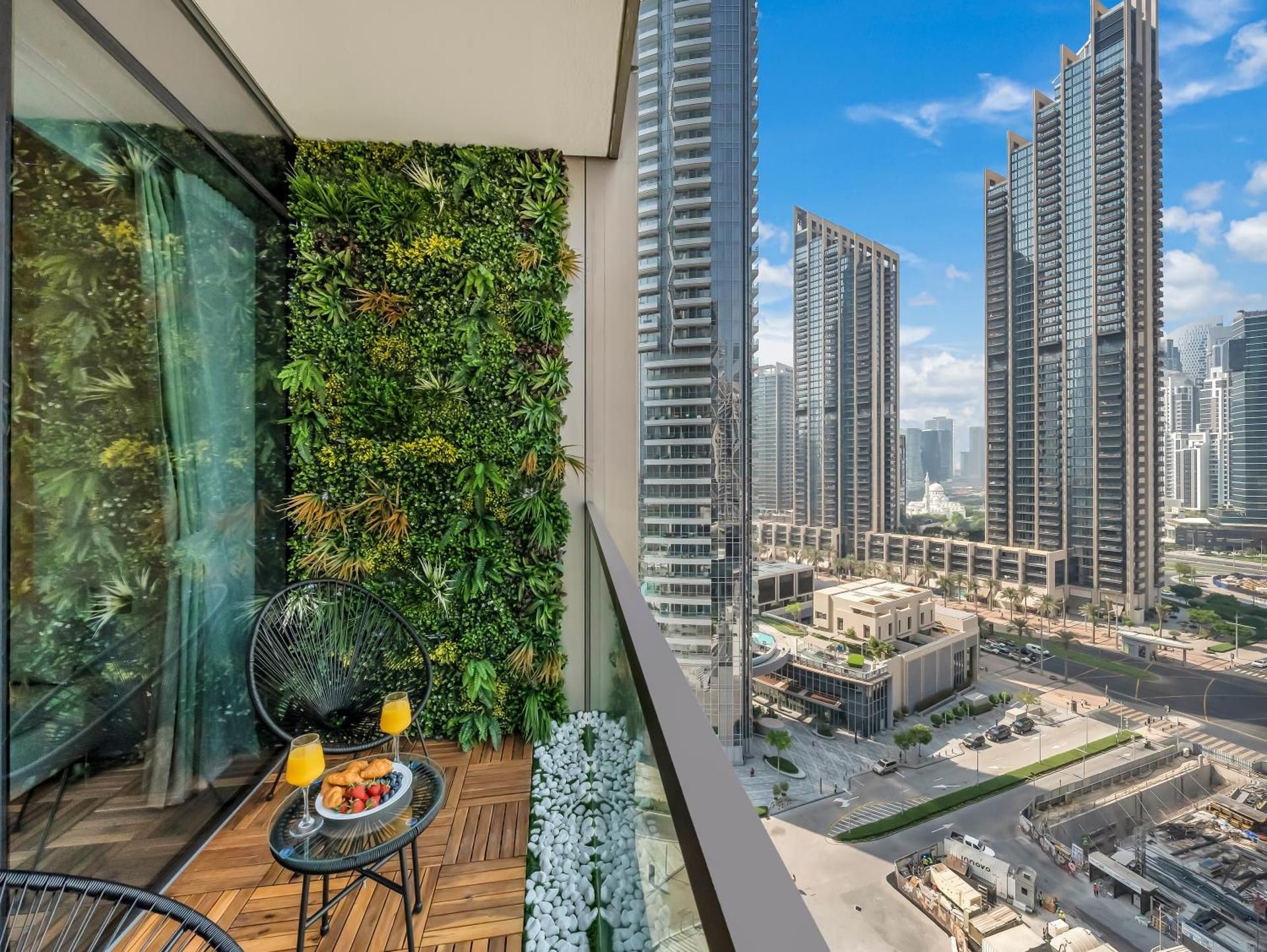 SmartStay at Grande Signature - Downtown Dubai City Views - Brand New Luxury Apartments
