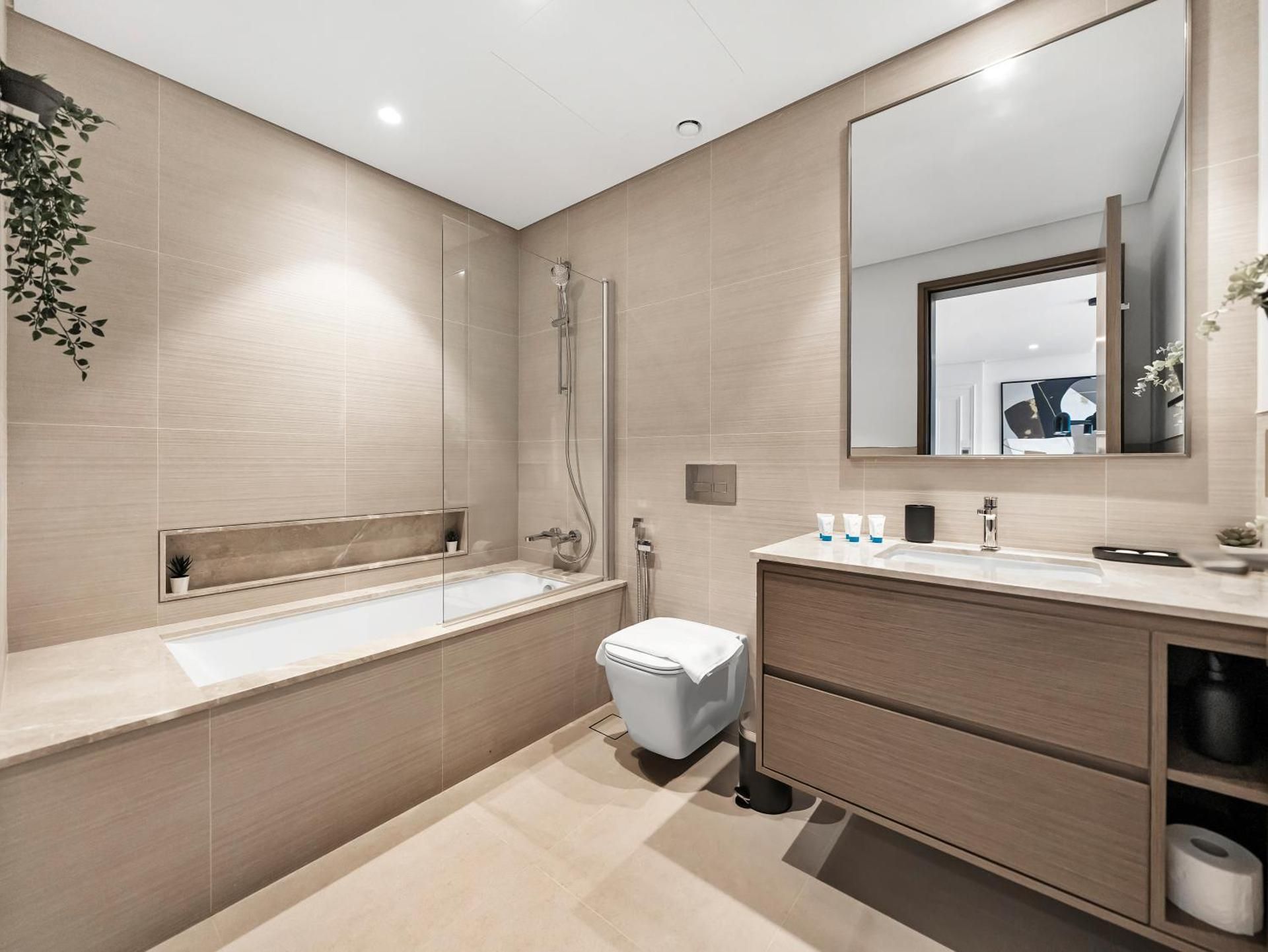 SmartStay at Grande Signature - Downtown Dubai City Views - Brand New Luxury Apartments