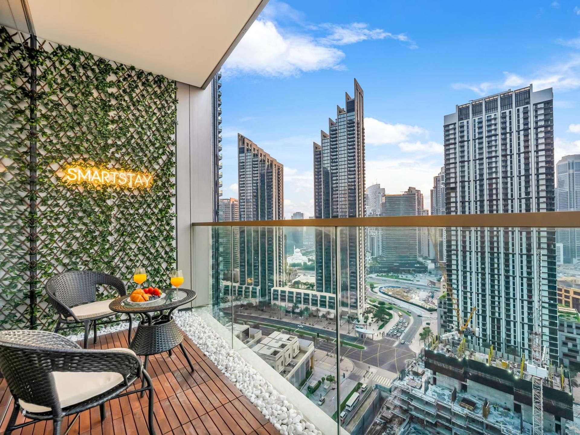 SmartStay at Grande Signature - Downtown Dubai City Views - Brand New Luxury Apartments