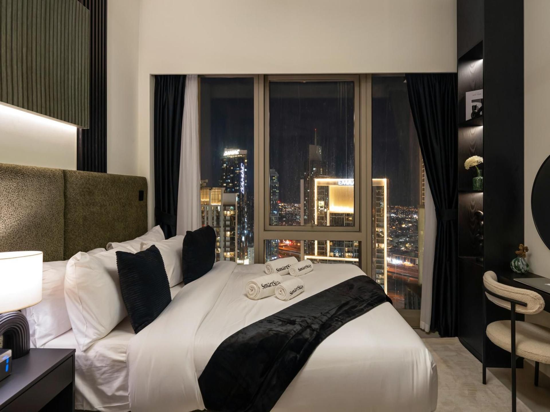 SmartStay at Grande Signature - Downtown Dubai City Views - Brand New Luxury Apartments