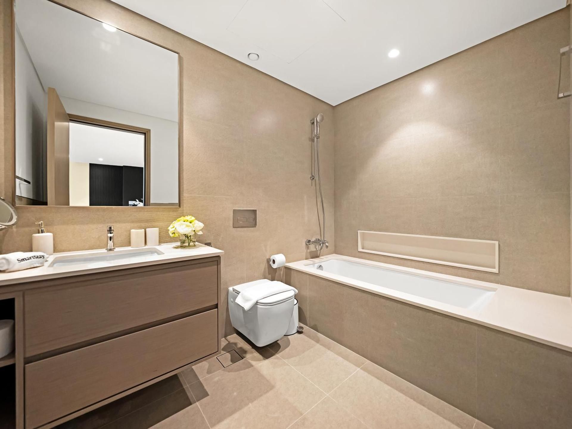 SmartStay at Grande Signature - Downtown Dubai City Views - Brand New Luxury Apartments