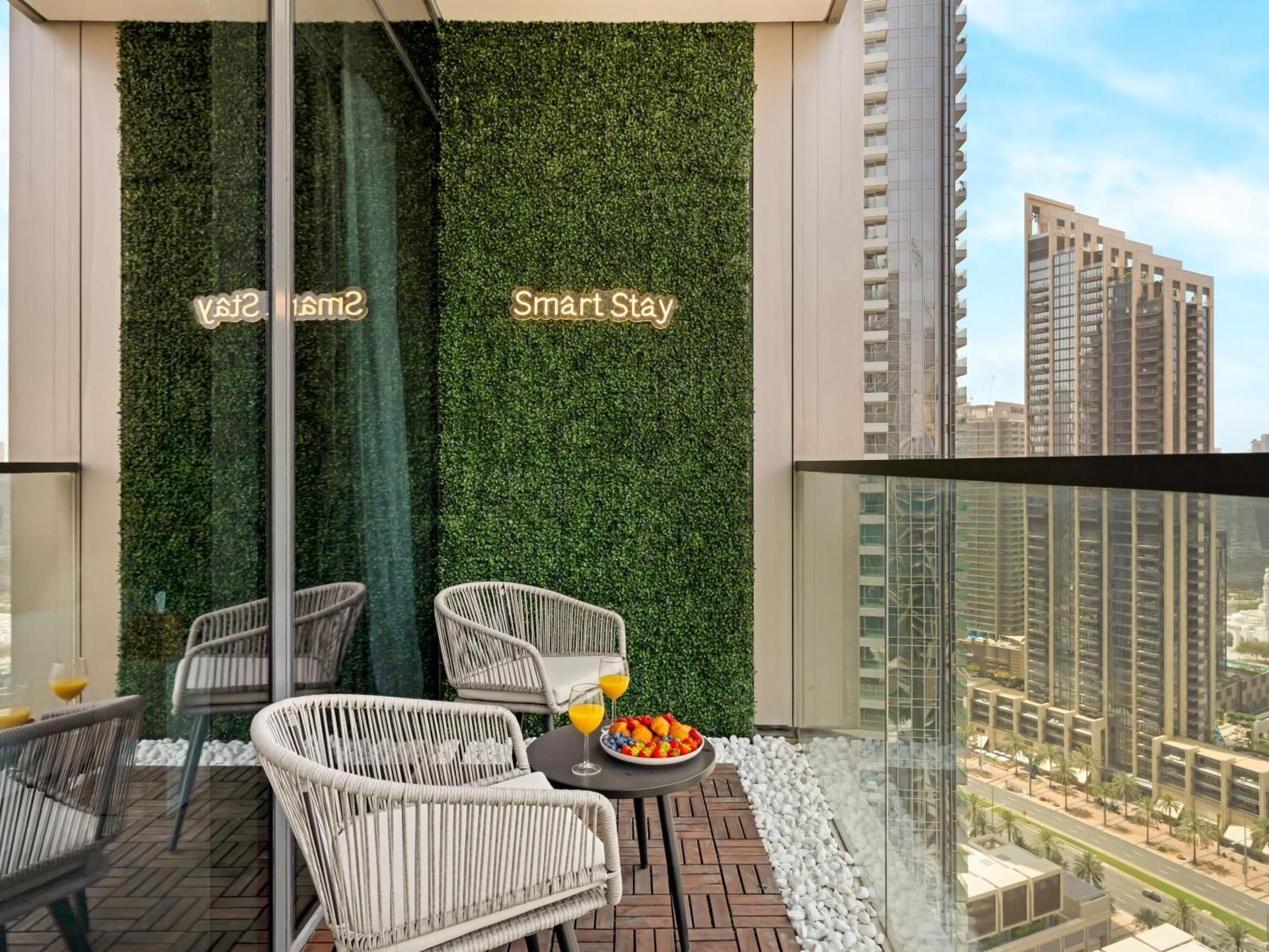 SmartStay at Grande Signature - Downtown Dubai City Views - Brand New Luxury Apartments