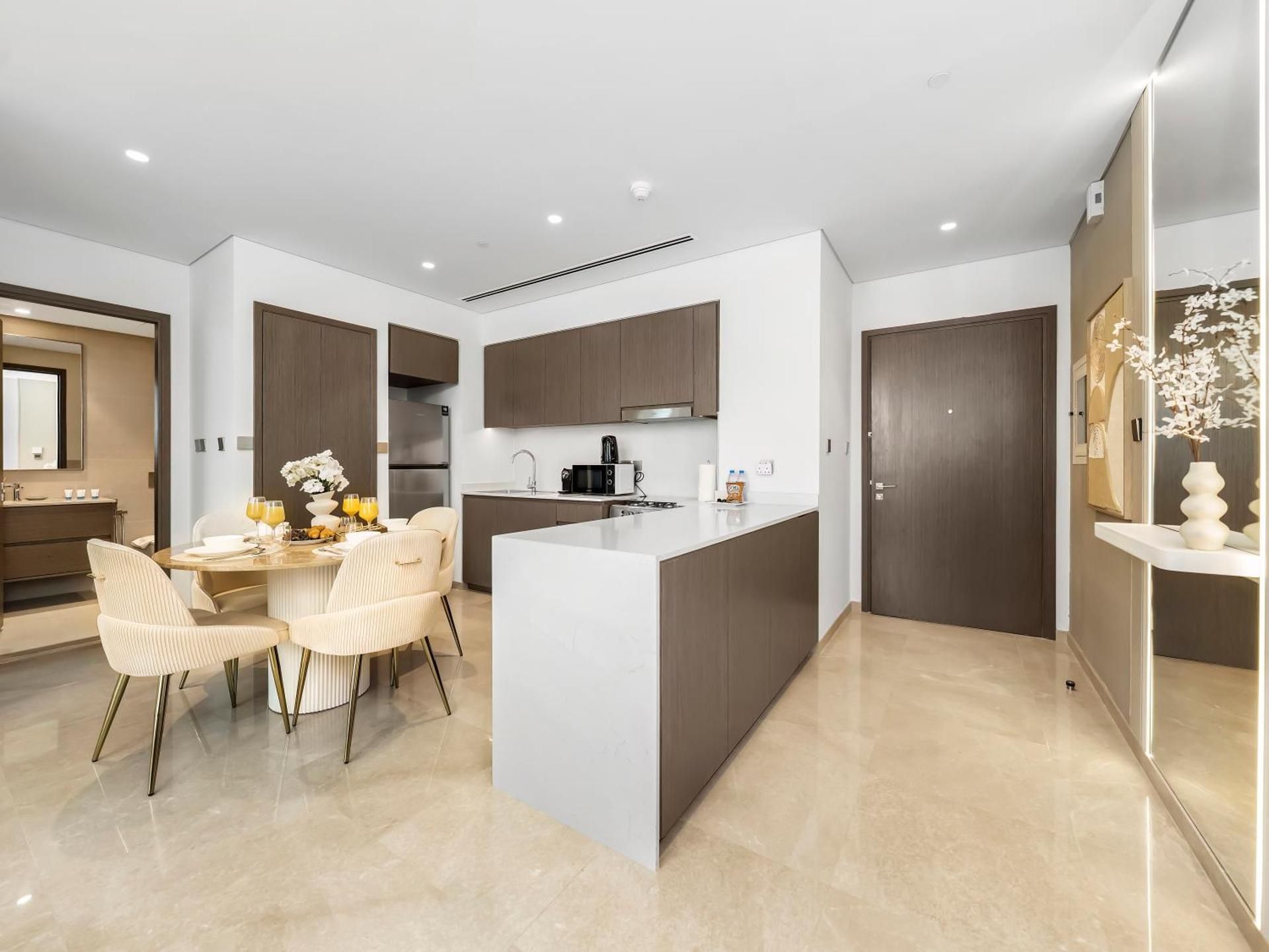 SmartStay at Grande Signature - Downtown Dubai City Views - Brand New Luxury Apartments