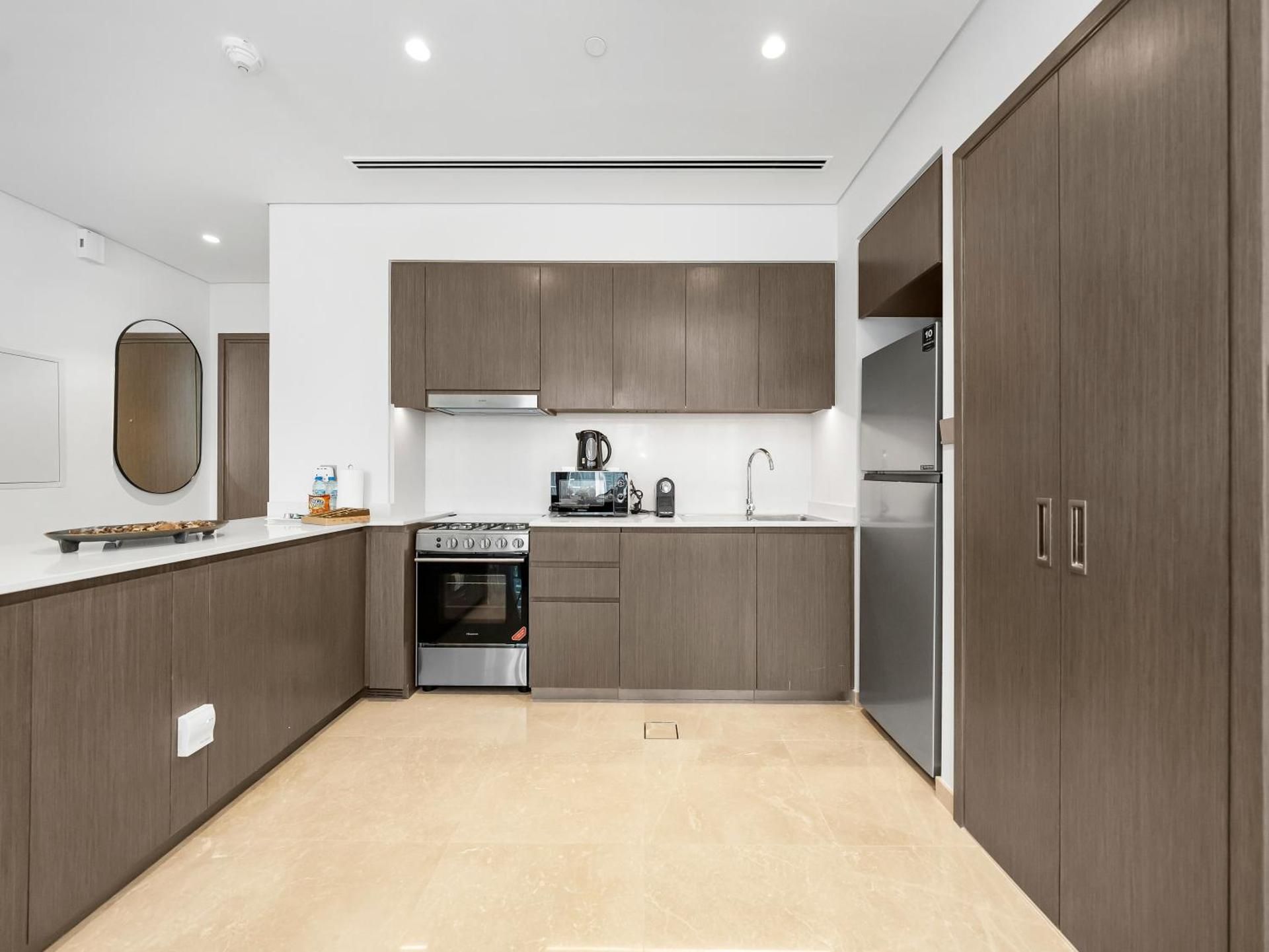 SmartStay at Grande Signature - Downtown Dubai City Views - Brand New Luxury Apartments