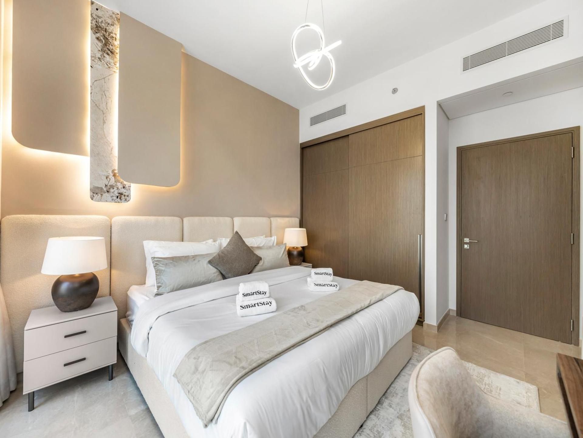 SmartStay at Grande Signature - Downtown Dubai City Views - Brand New Luxury Apartments