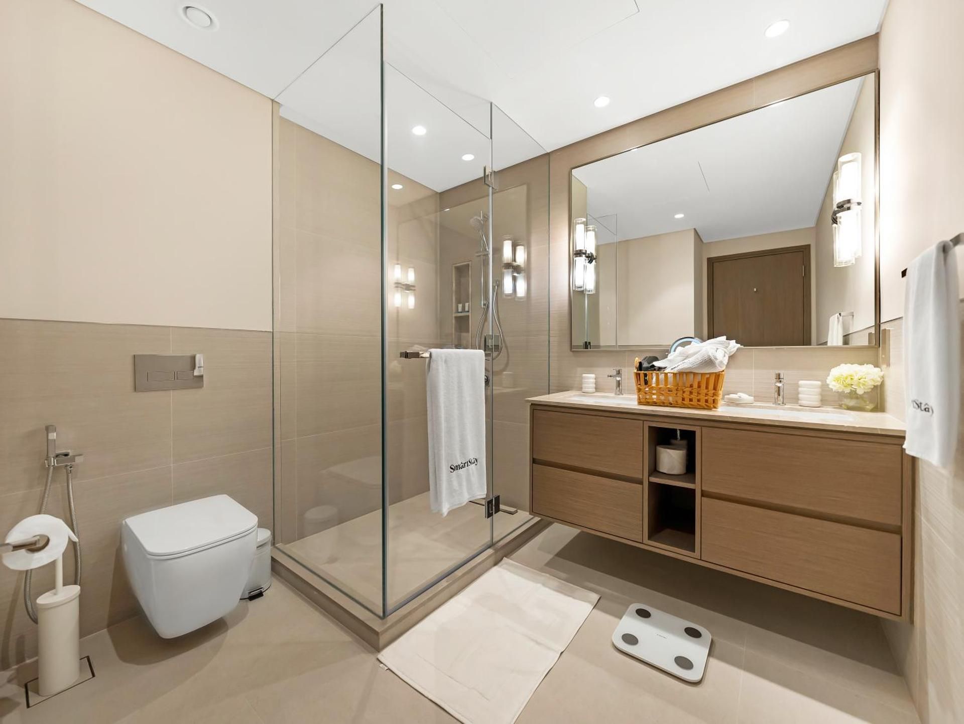 SmartStay at Grande Signature - Downtown Dubai City Views - Brand New Luxury Apartments