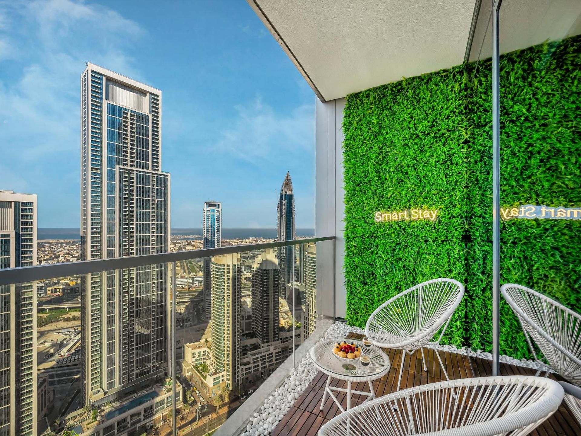 SmartStay at Grande Signature - Downtown Dubai City Views - Brand New Luxury Apartments