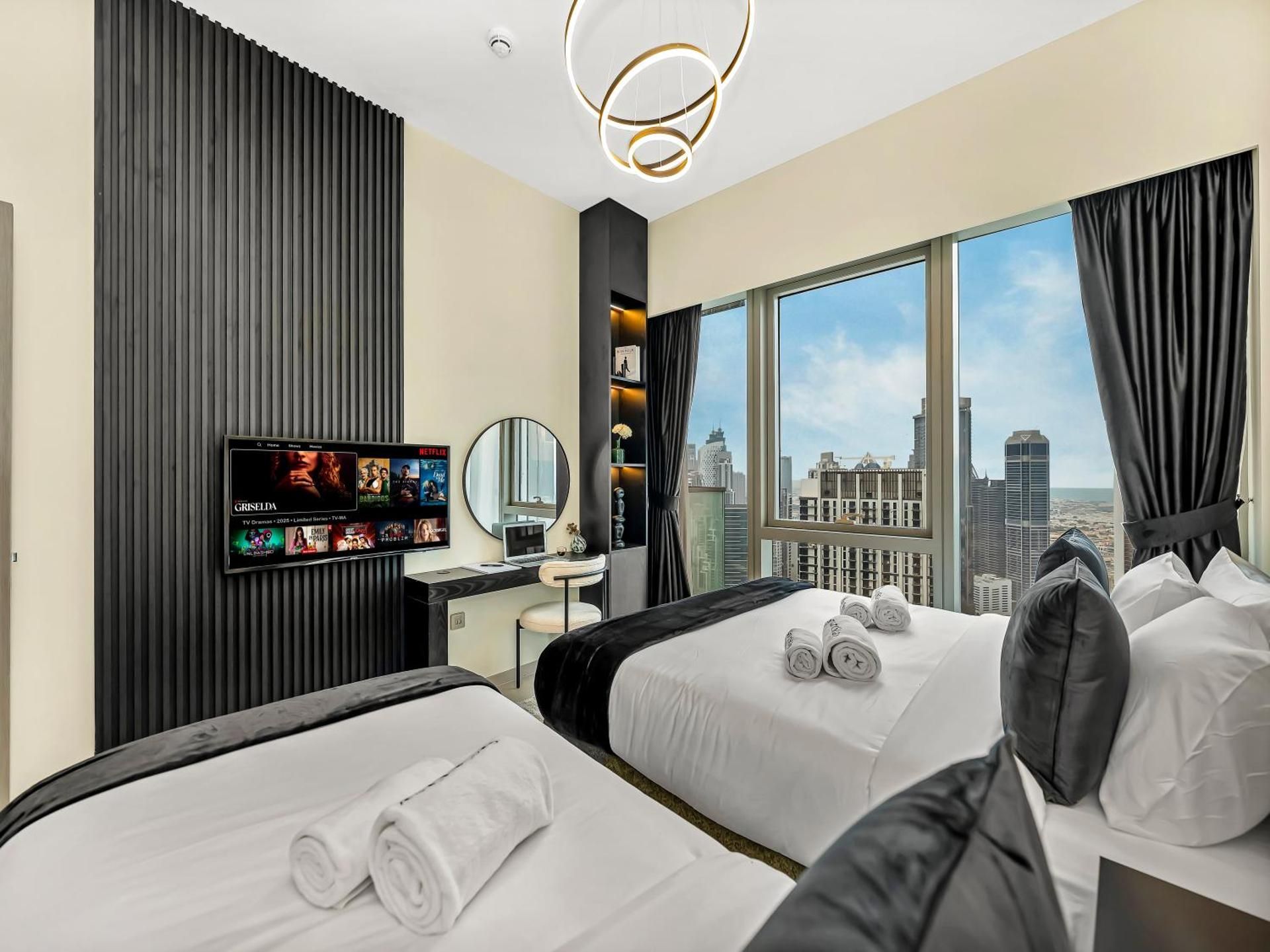 SmartStay at Grande Signature - Downtown Dubai City Views - Brand New Luxury Apartments