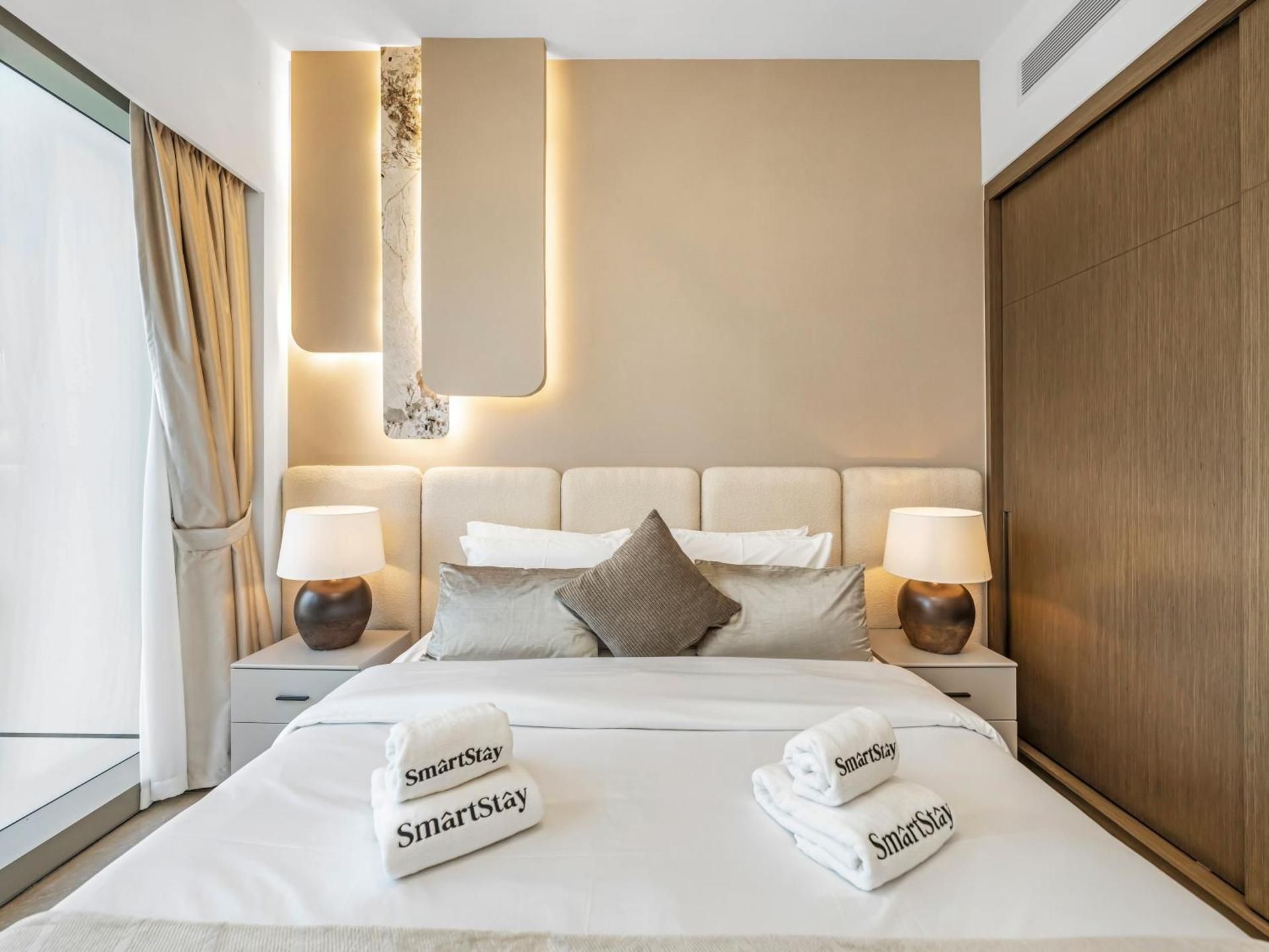 SmartStay at Grande Signature - Downtown Dubai City Views - Brand New Luxury Apartments