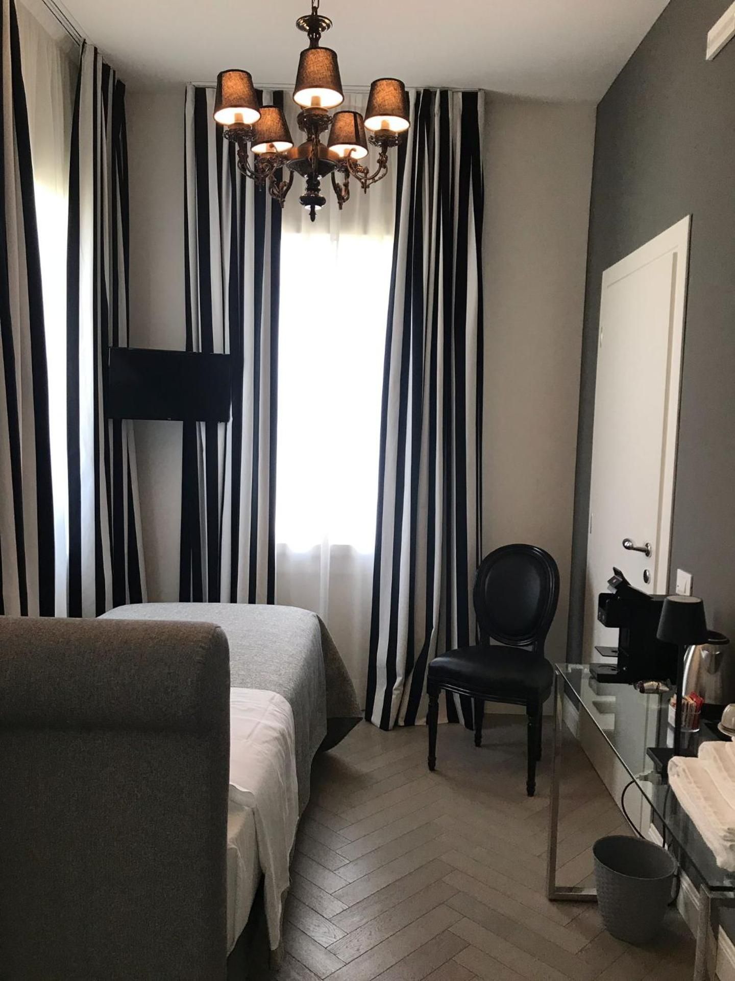 Villa Fiorentino Superior Single Room 2