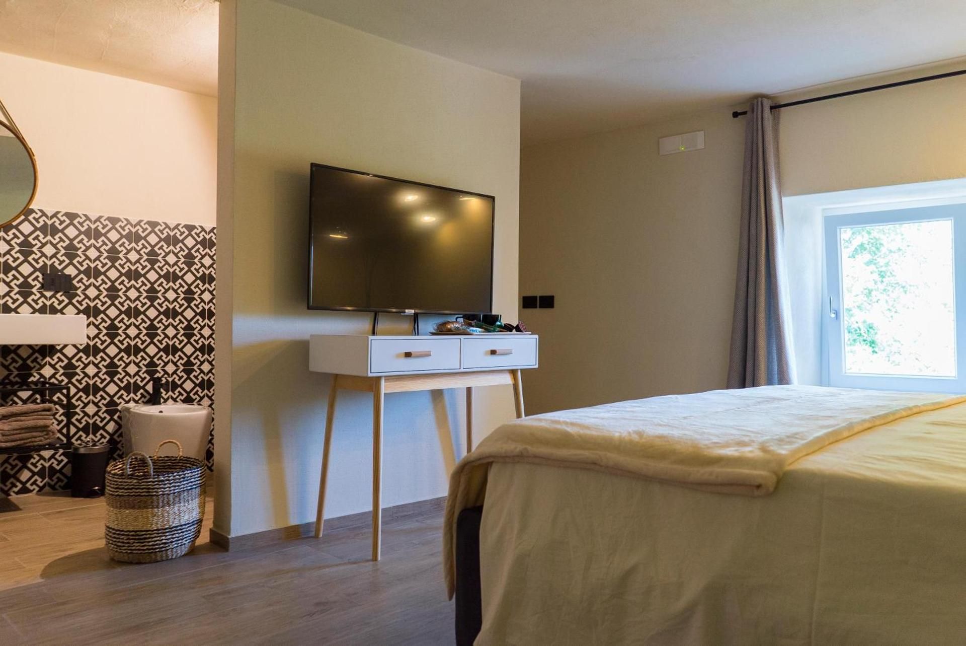 Queen Room with Spa Bath