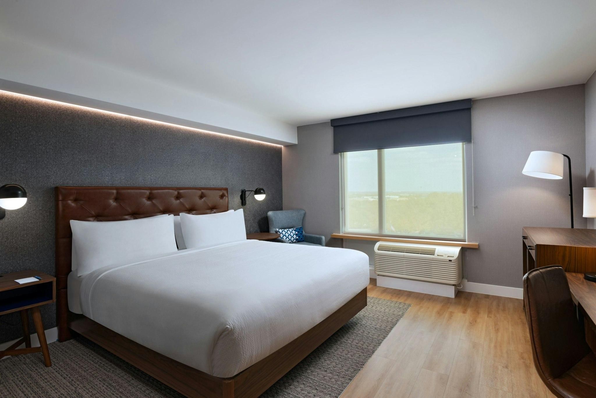 Deluxe, Guest room, 1 King, Sofa bed