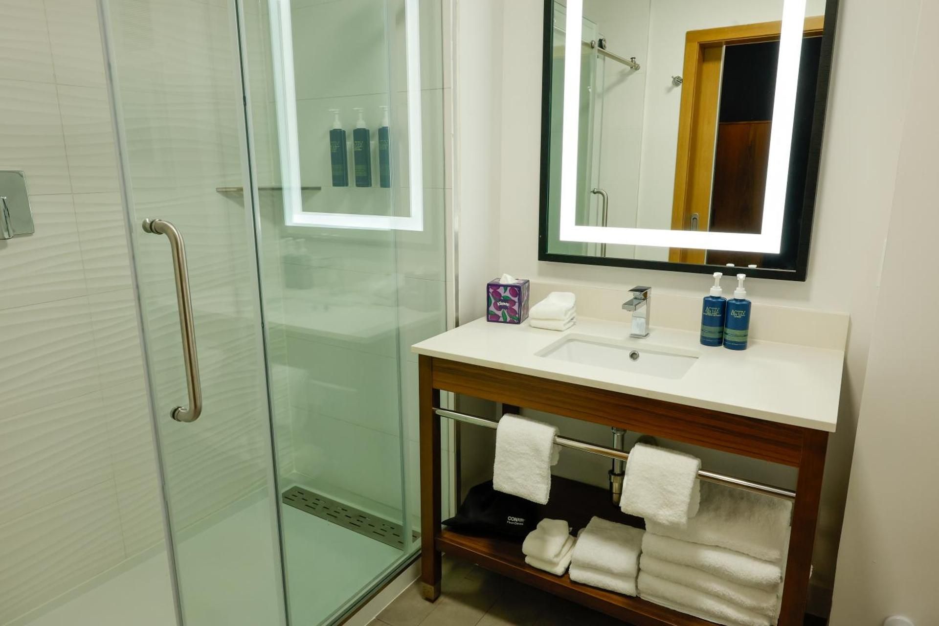 Four Points by Sheraton Austin Airport Superior Queen Room with Two Queens and One Sofa Bed 3