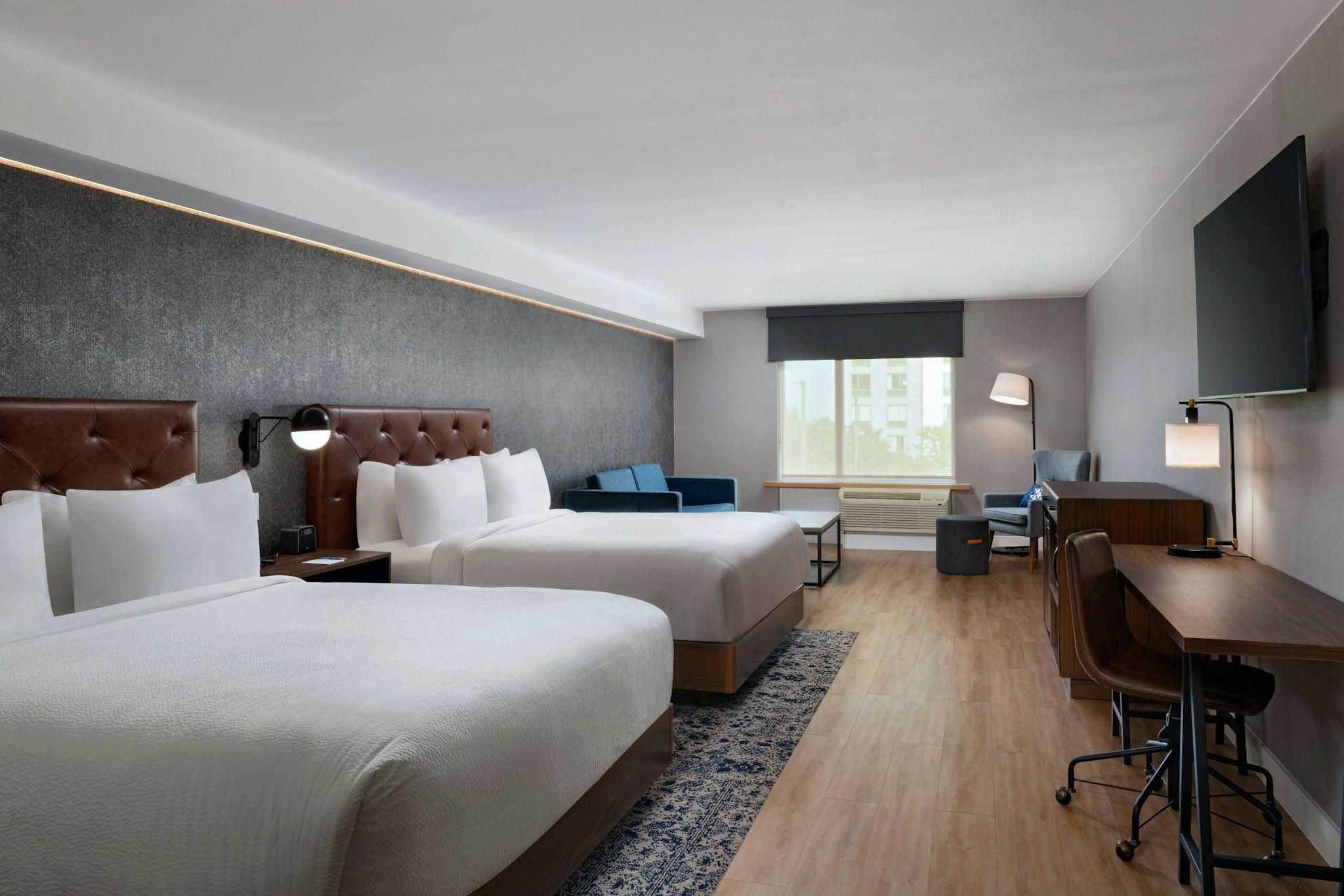 Four Points by Sheraton Austin Airport Deluxe, Guest room, 2 Queen, Sofa bed 2