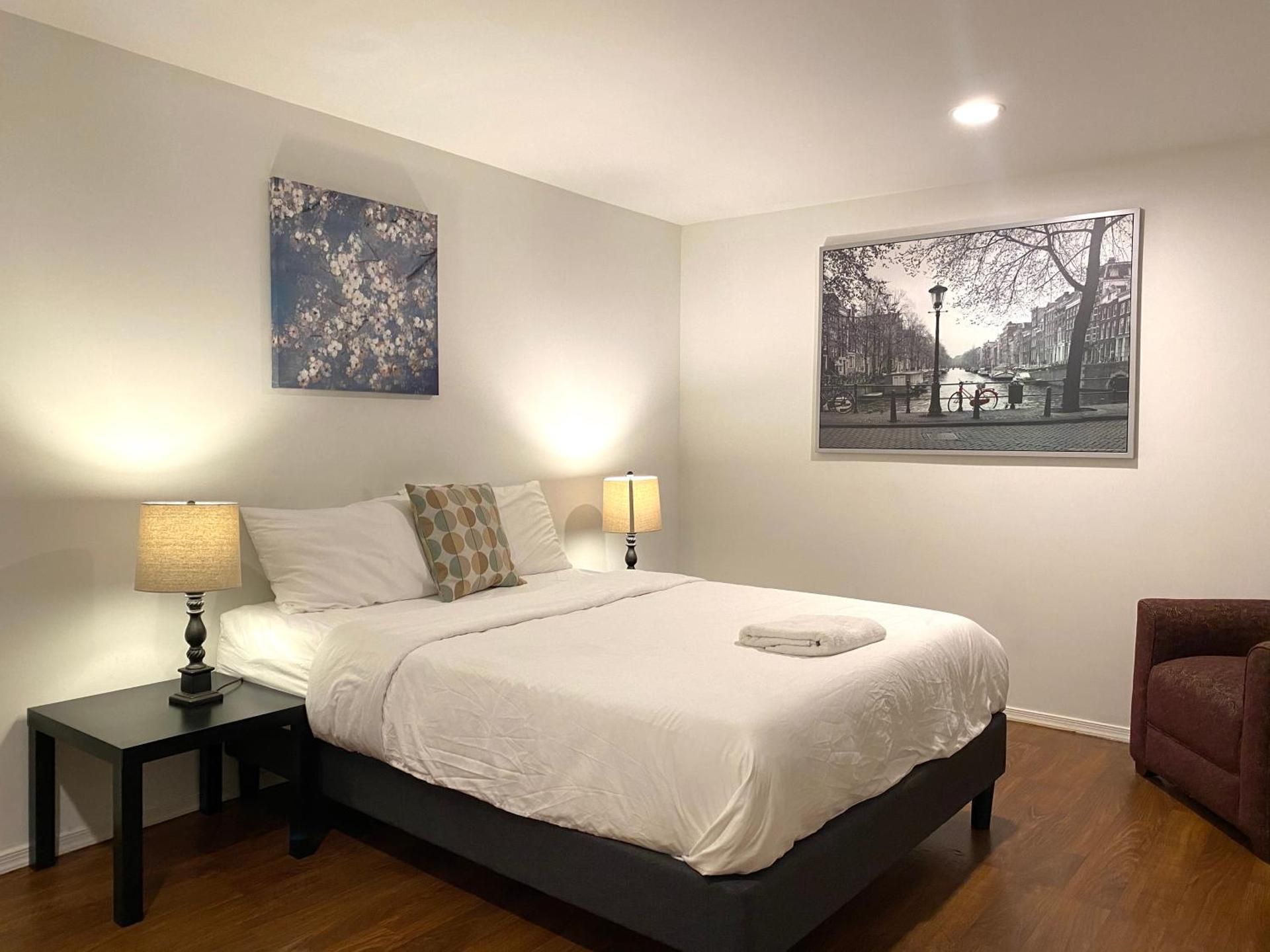 AF Stays - Philadelphia Convention Center Queen Room with Shared Bathroom 12