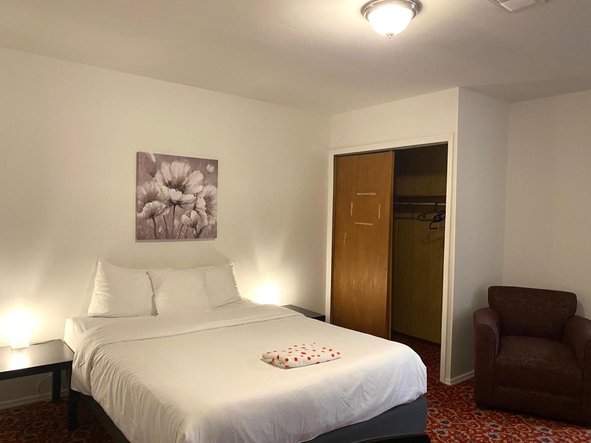 AF Stays - Philadelphia Convention Center Queen Room with Shared Bathroom 42