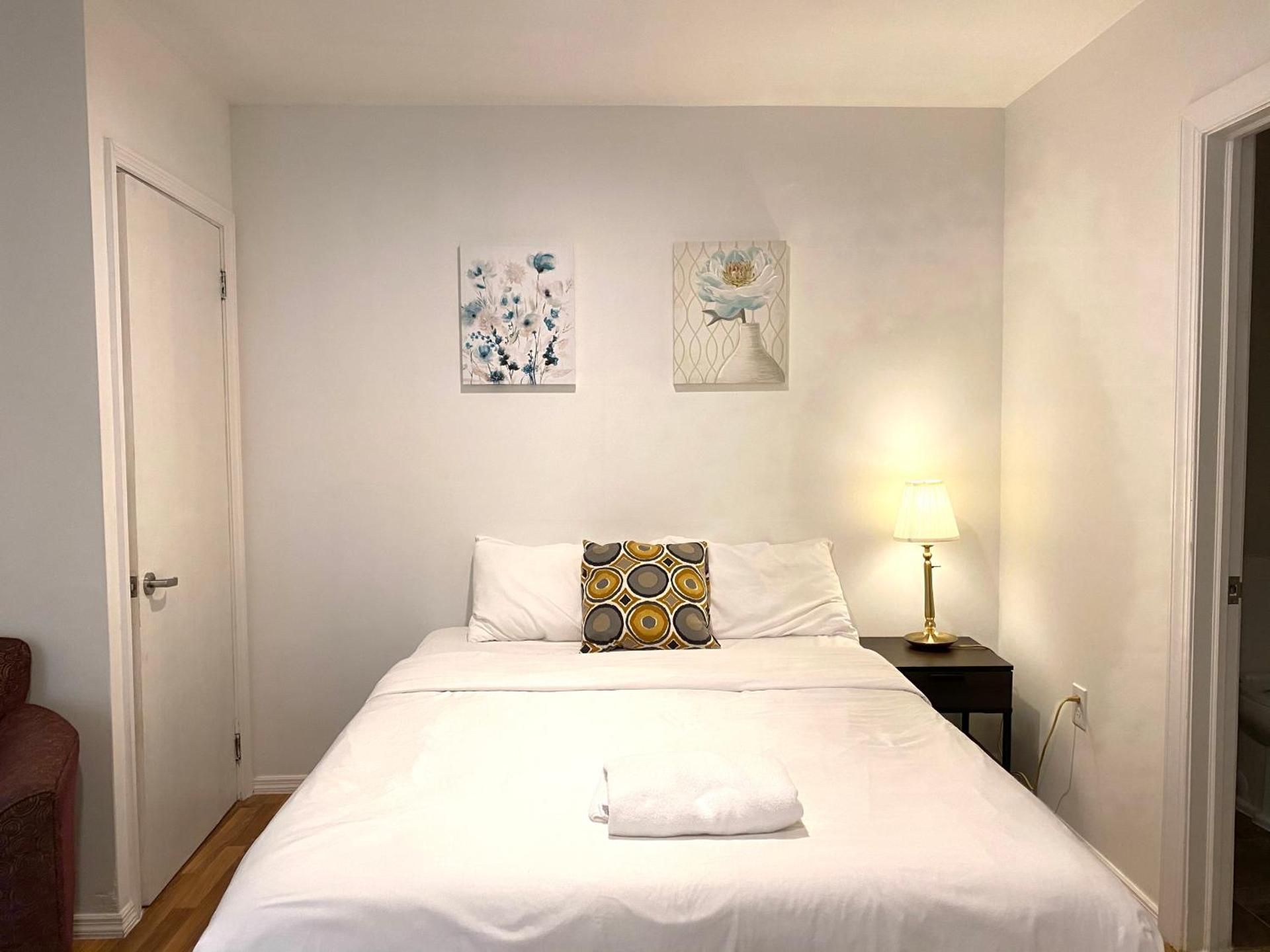 AF Stays - Philadelphia Convention Center Standard Queen Room 3