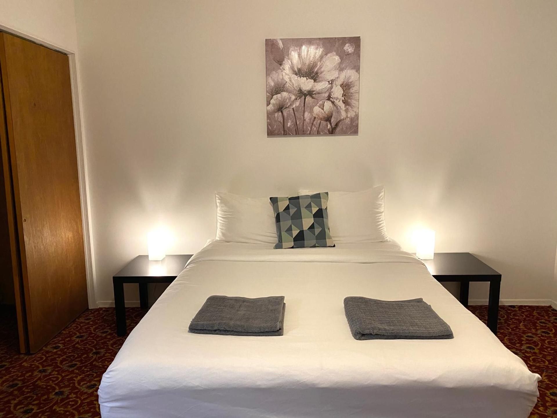 AF Stays - Philadelphia Convention Center Queen Room with Shared Bathroom 20